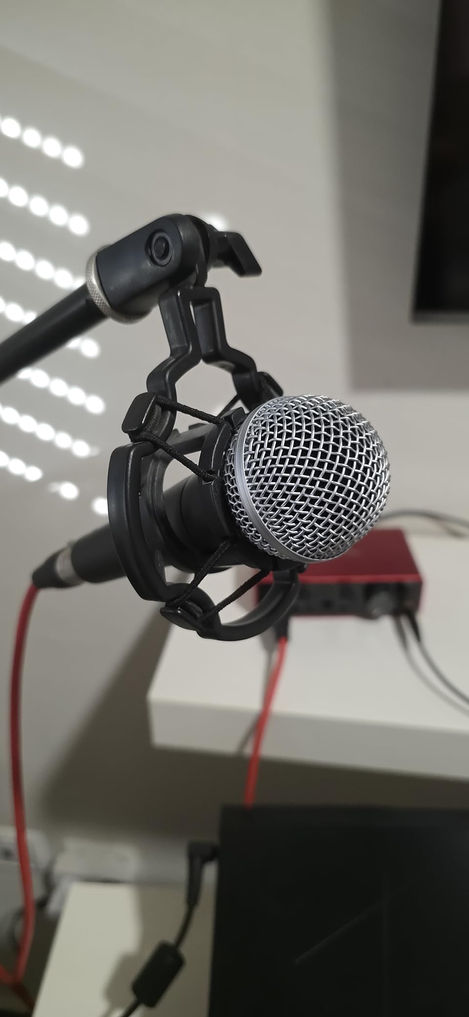 Shure SM58 Professional Dynamic Vocal Microphone with 25-Foot XLR Cable - Cardioid Mic for Live Performance, Studio Recording, Podcasting & Streaming (SM58-CN), Black & Silver | Cardioid Dynamic Vocal Mic, 50-15, 000 Hz, Includes 25 Ft Xlr Cable, Swivel Adapter and Zippered Pouch customer photo 1