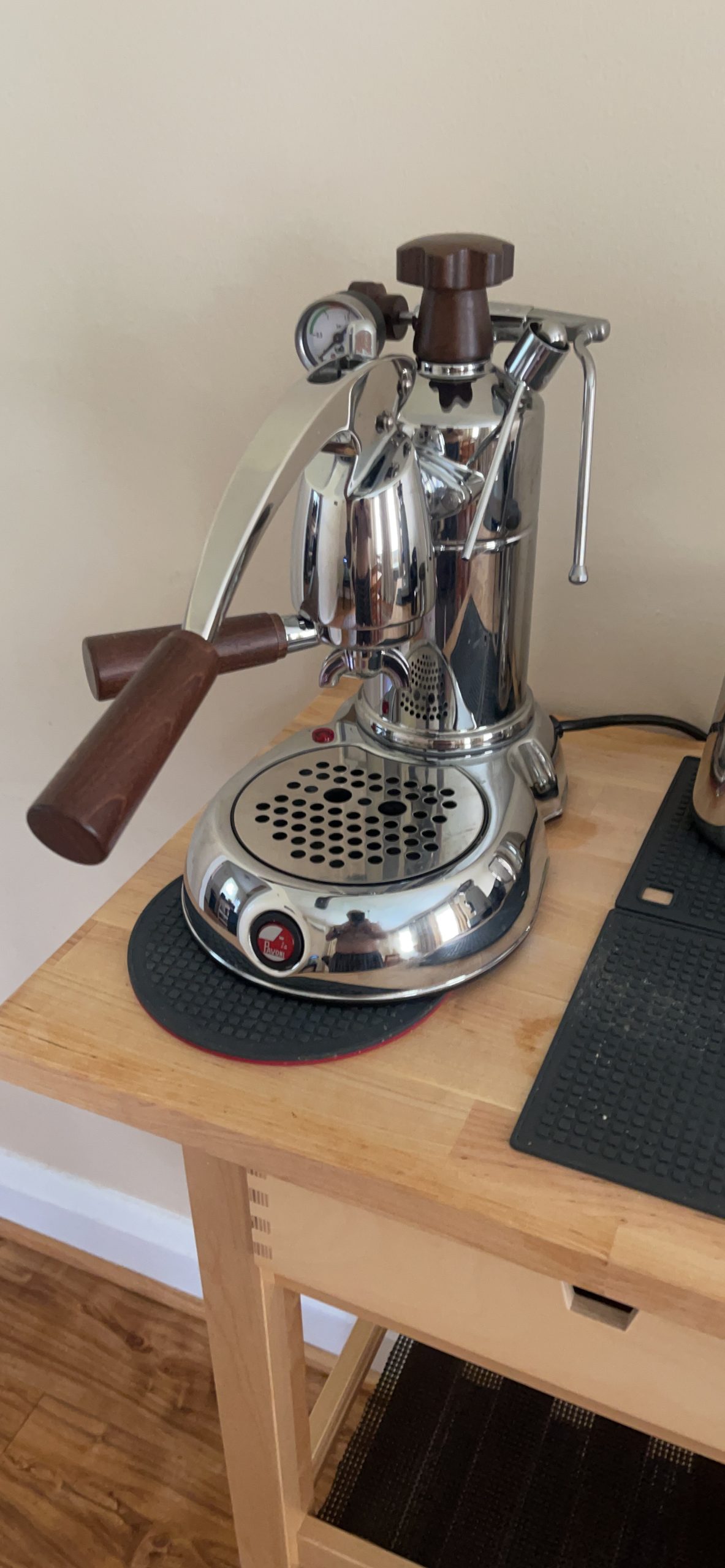La Pavoni PSW-16 Stradavari 16-Cup Espresso Machine, Chrome with Wood Handles customer photo 1