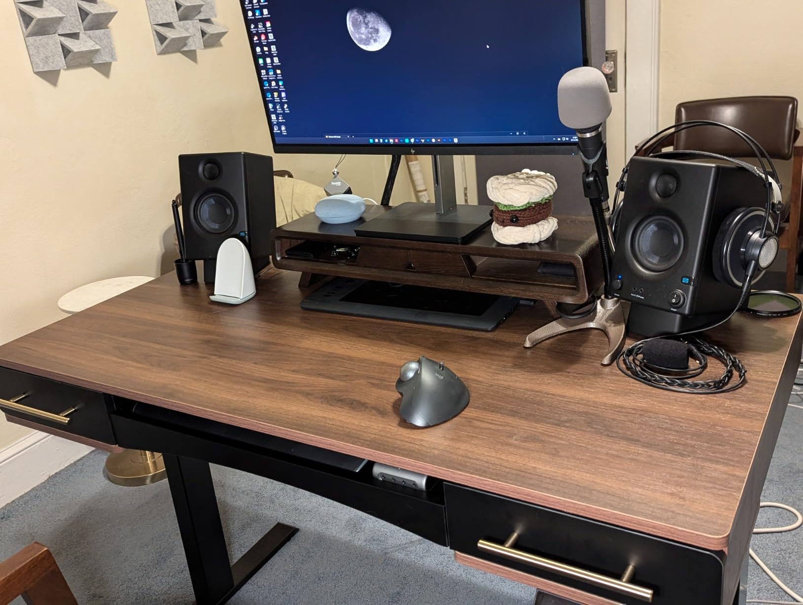IsoAcoustics DS1 Angled Desktop Speaker Stands - Isolation Speaker Stands | for Computer Speakers and Bookshelf Speakers - Black customer photo 1