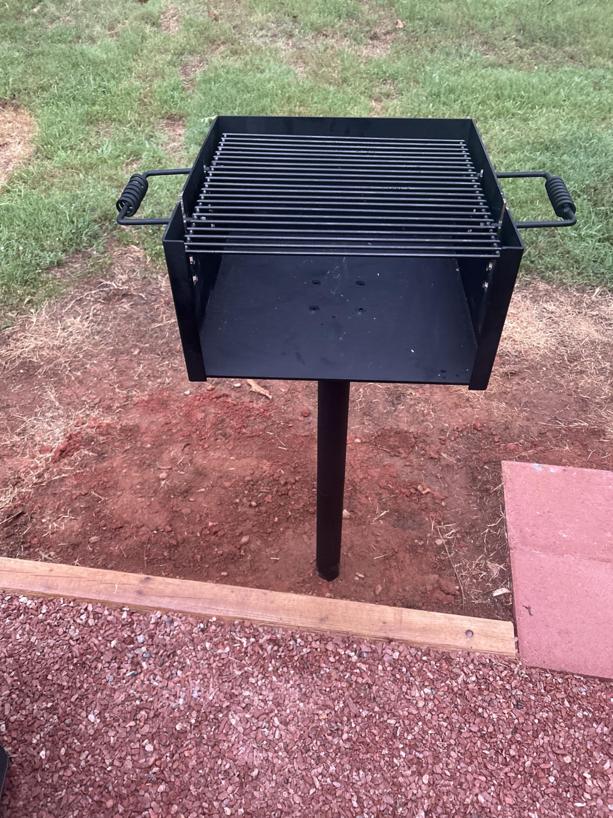 Guide Gear Heavy-Duty Park-Style Charcoal BBQ Grill for Camping, Outdoor Cooking, Backyard, Patio, Camp Grilling Barbecues, 15.5