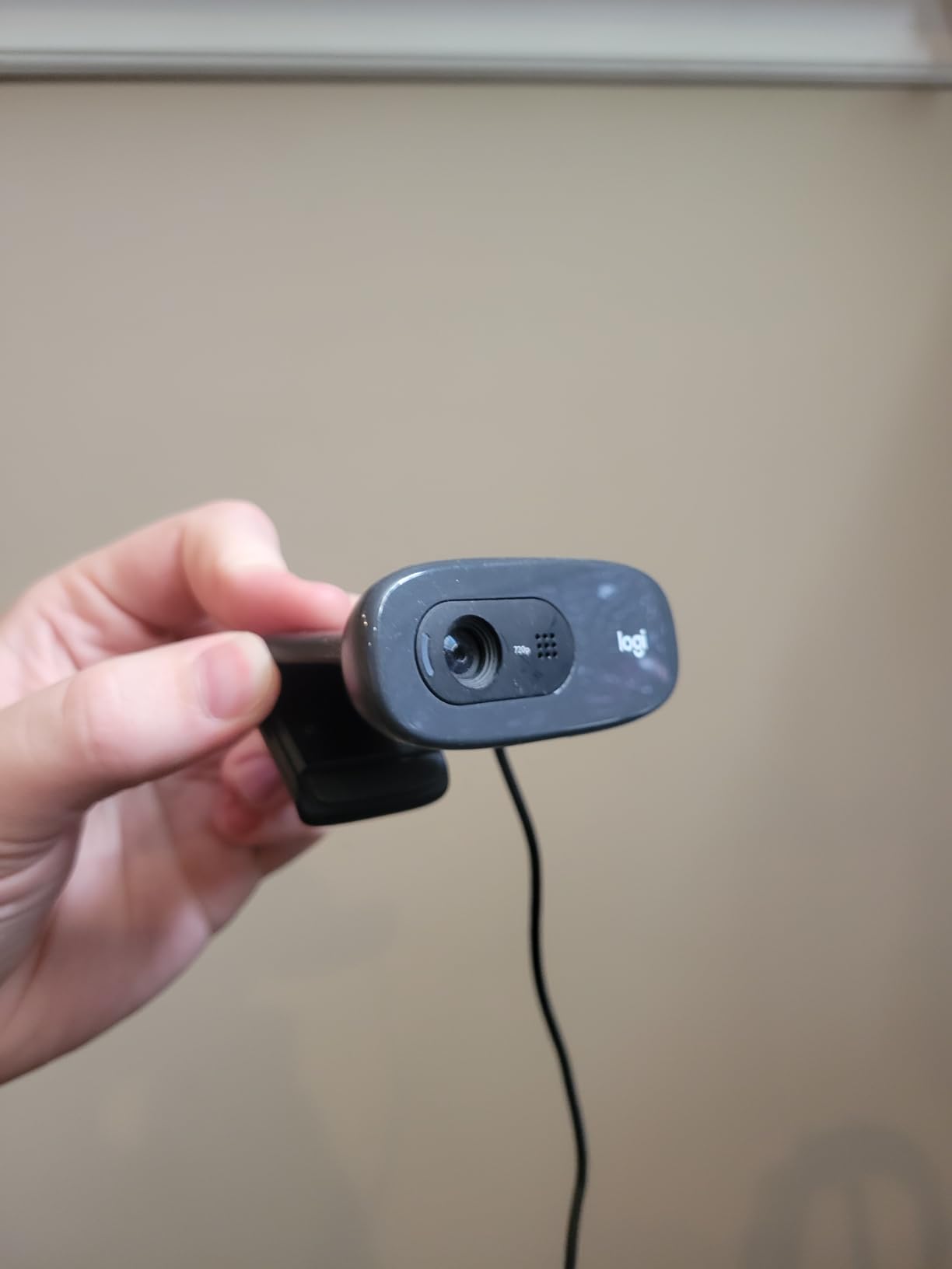 Logitech C270 Webcam, 720p, Widescreen Video Calling, Light Correction, Noise-Reducing Mic, Works with Zoom, Nintendo Switch 2's New GameChat Mode, PC/Mac/Laptop/MacBook/Tablet - Black customer photo 1