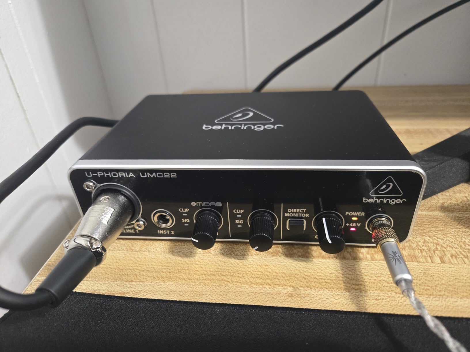 Behringer UMC22 Audiophile 2x2 USB Audio Interface with Midas Mic Preamplifier customer photo 1