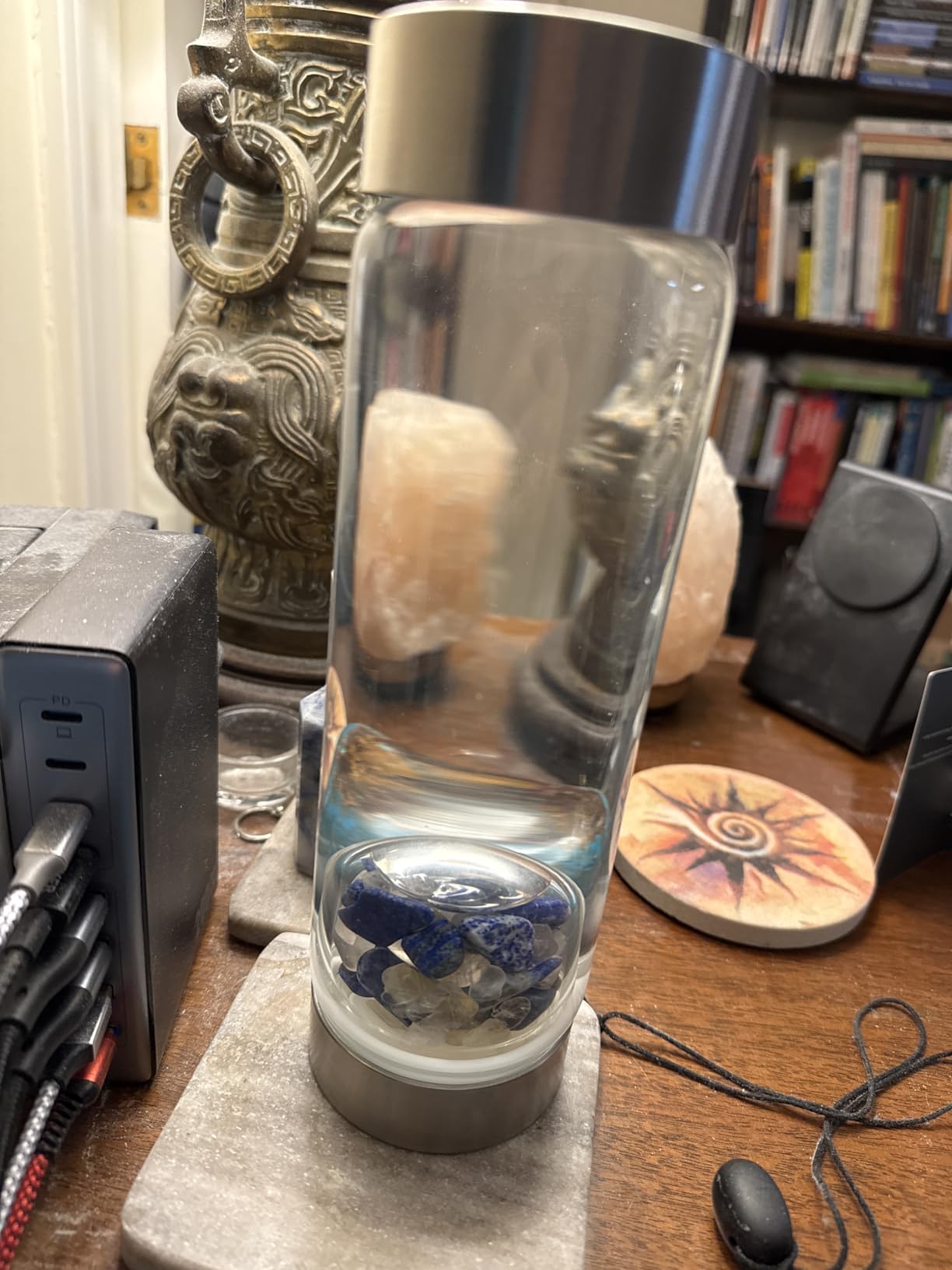 VitaJuwel ViA WELLNESS | Crystal Water Bottle with Amethyst · Rose Quartz · Clear Quartz | Harmony · Relaxation · Clarity customer photo 1