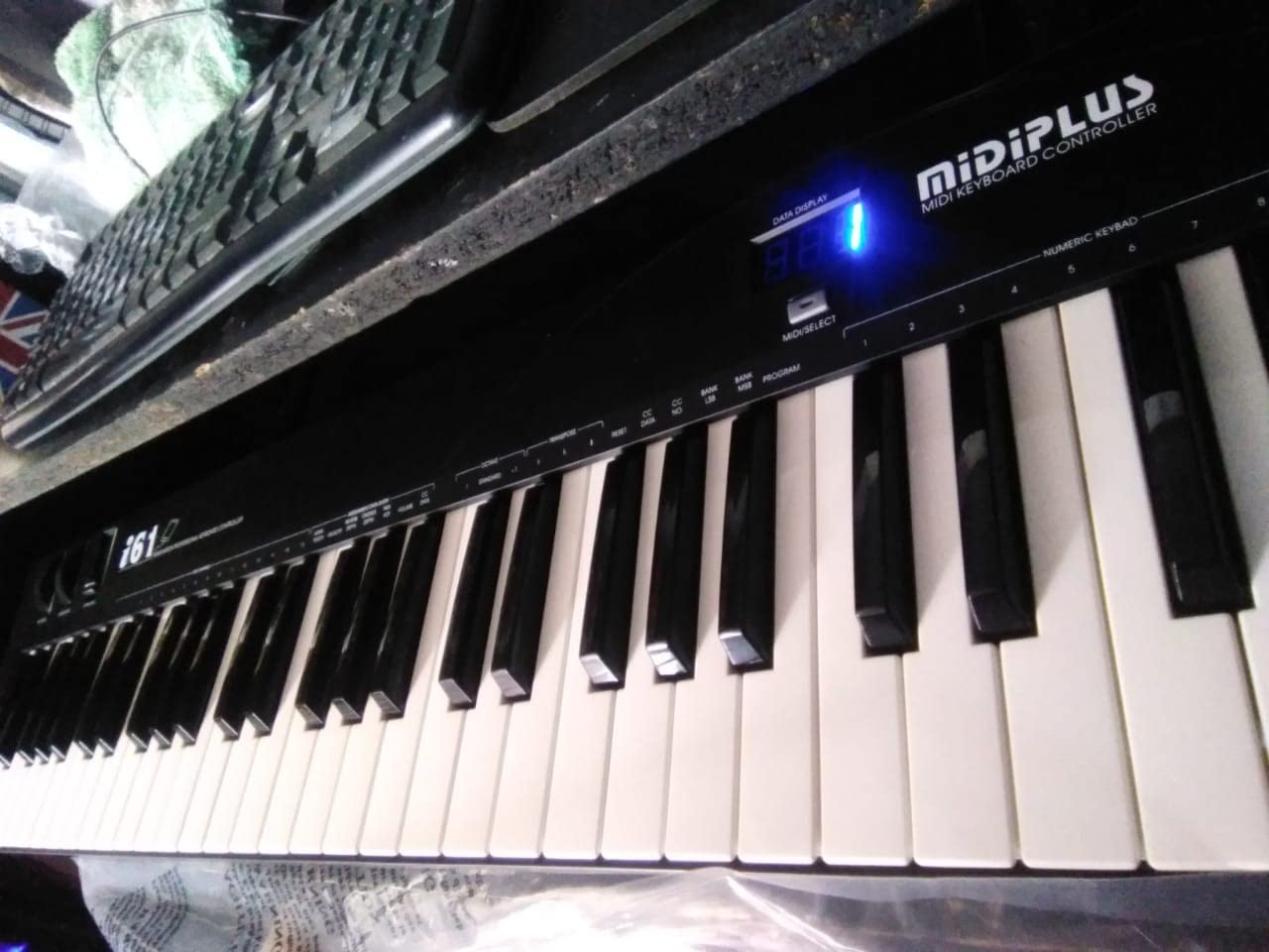 midiplus i61 61-Key USB MIDI Keyboard Controller customer photo 1