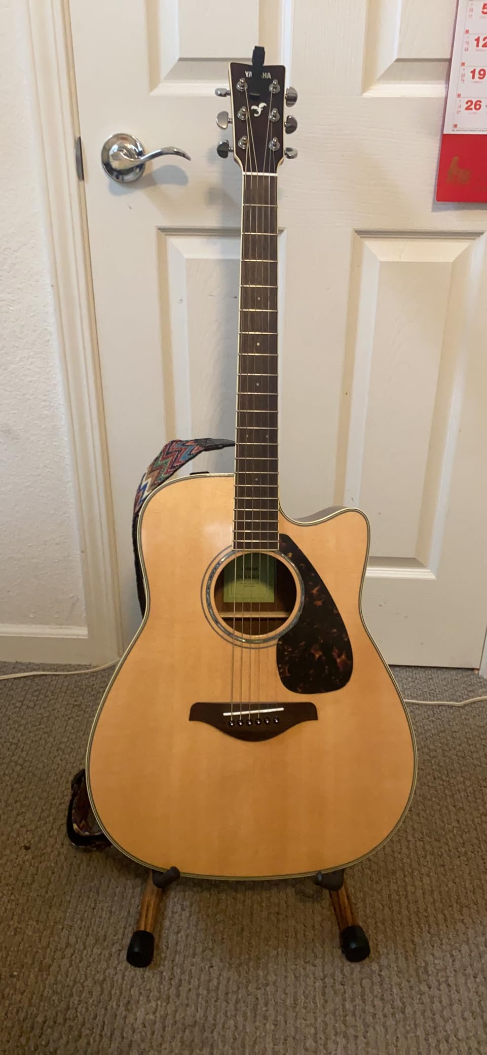 Yamaha FGX830C Solid Top Cutaway Acoustic-Electric Guitar, Natural customer photo 1