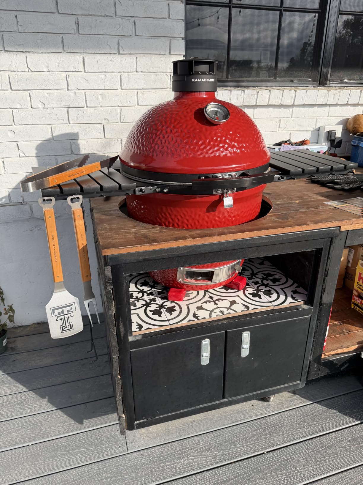 Kamado Joe Classic Joe Series II 18-inch Ceramic Charcoal Grill and Smoker with Cart, Side Shelves, Stainless Steel Grates and 250 Cooking Square Inches, Red, Model KJ-23RHC customer photo 1