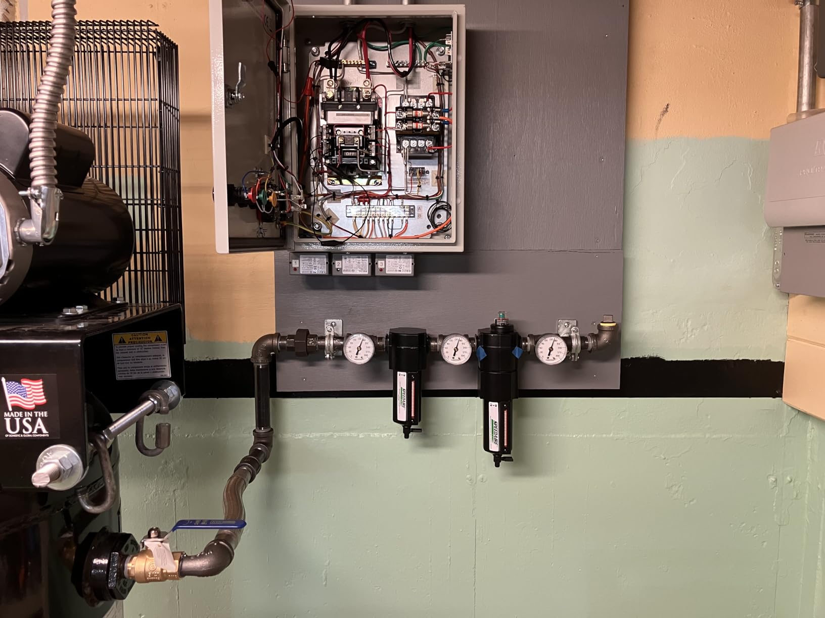 IV5076055 60 gallon 5 hp Two Stage Air Compressor customer photo 2