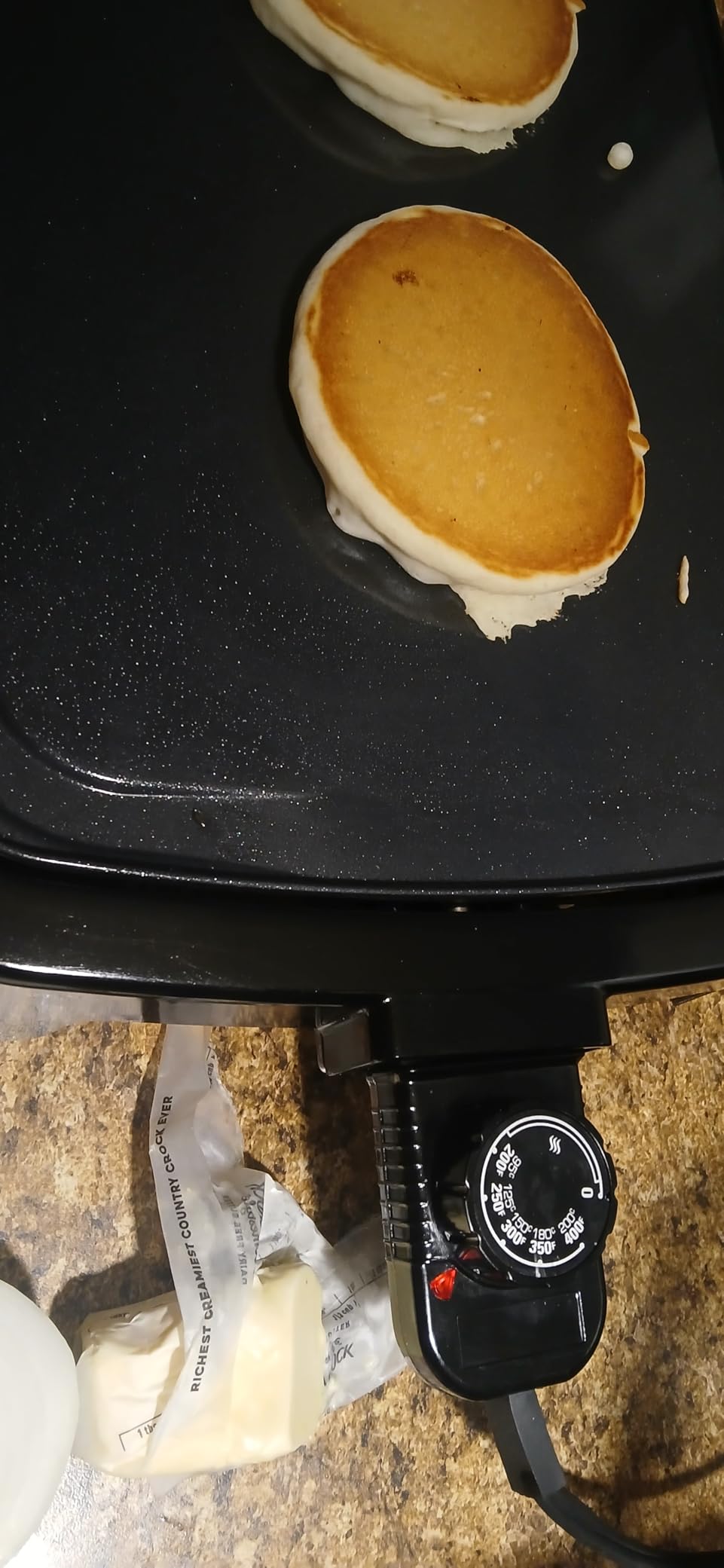 BLACK+DECKER 8-Serving Electric Griddle with Warming Tray | Family-size electric griddle with nonstick surface, warming tray and removable drip tray customer photo 2