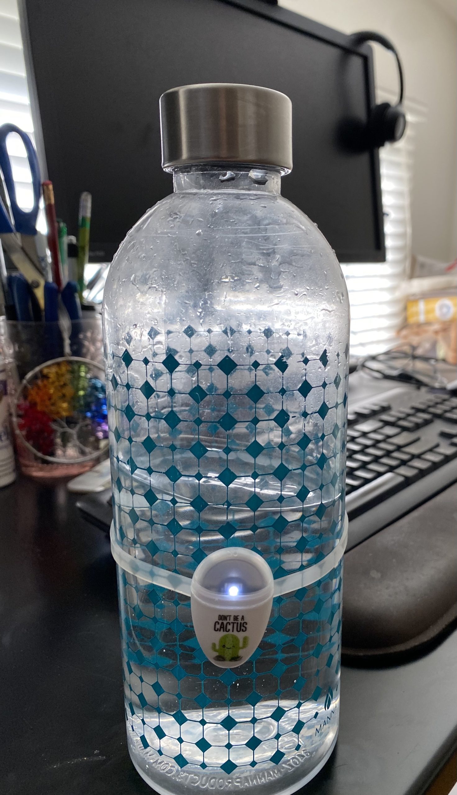ULLA Smart Light for Water Bottle, Small Hydrate Reminder, Fits Most Water Bottles, Lights Up When Time to Drink, Hydration Intake Planner customer photo 2