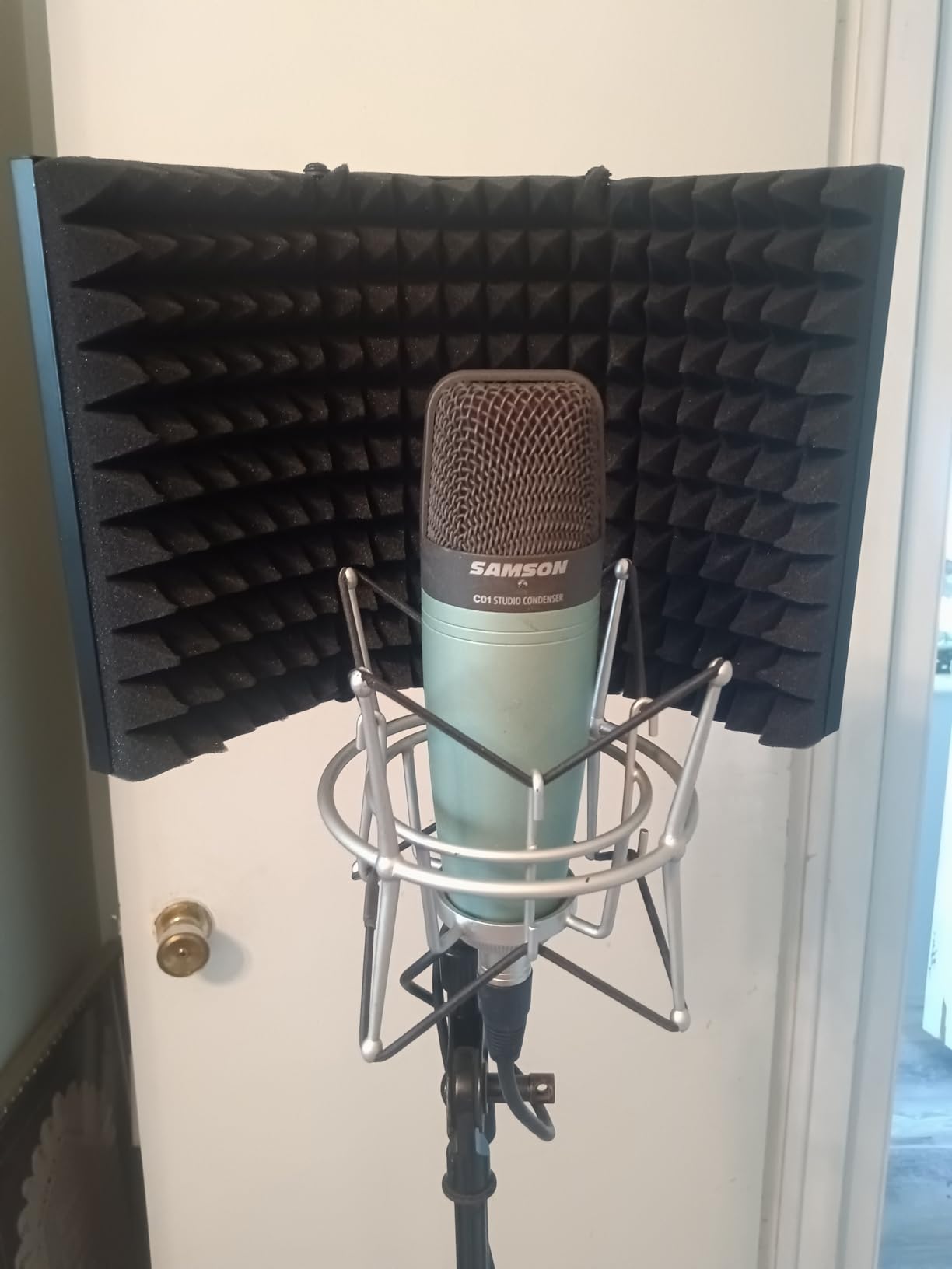 TONOR Microphone Isolation Shield, Studio Mic Sound Absorbing Foam Reflector for Any Condenser Microphone Recording Equipment Studio, Black customer photo 2