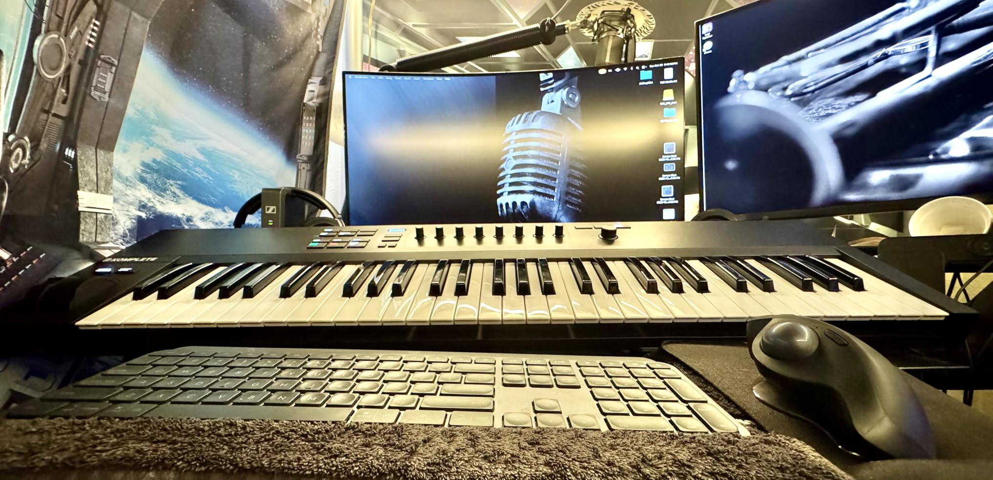 Native Instruments Komplete Kontrol A61 61-Key USB MIDI Controller Keyboard customer photo 1