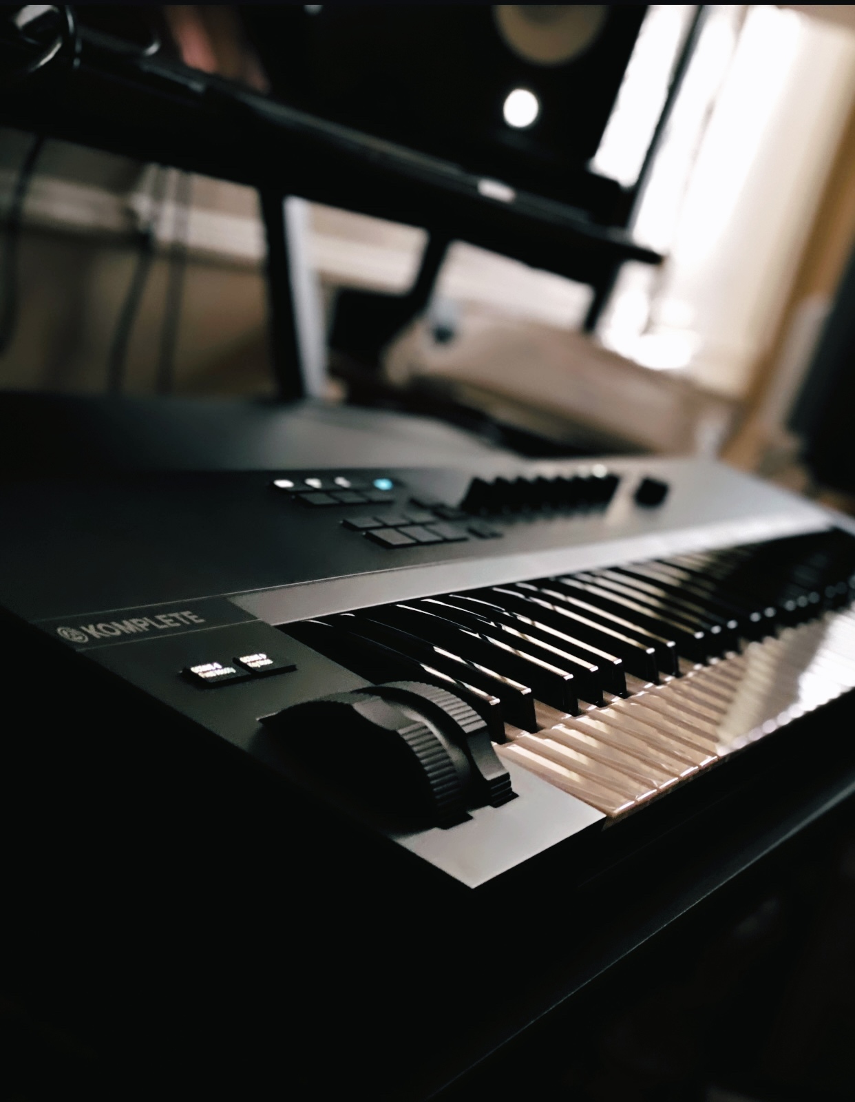 Native Instruments Komplete Kontrol A61 61-Key USB MIDI Controller Keyboard customer photo 2