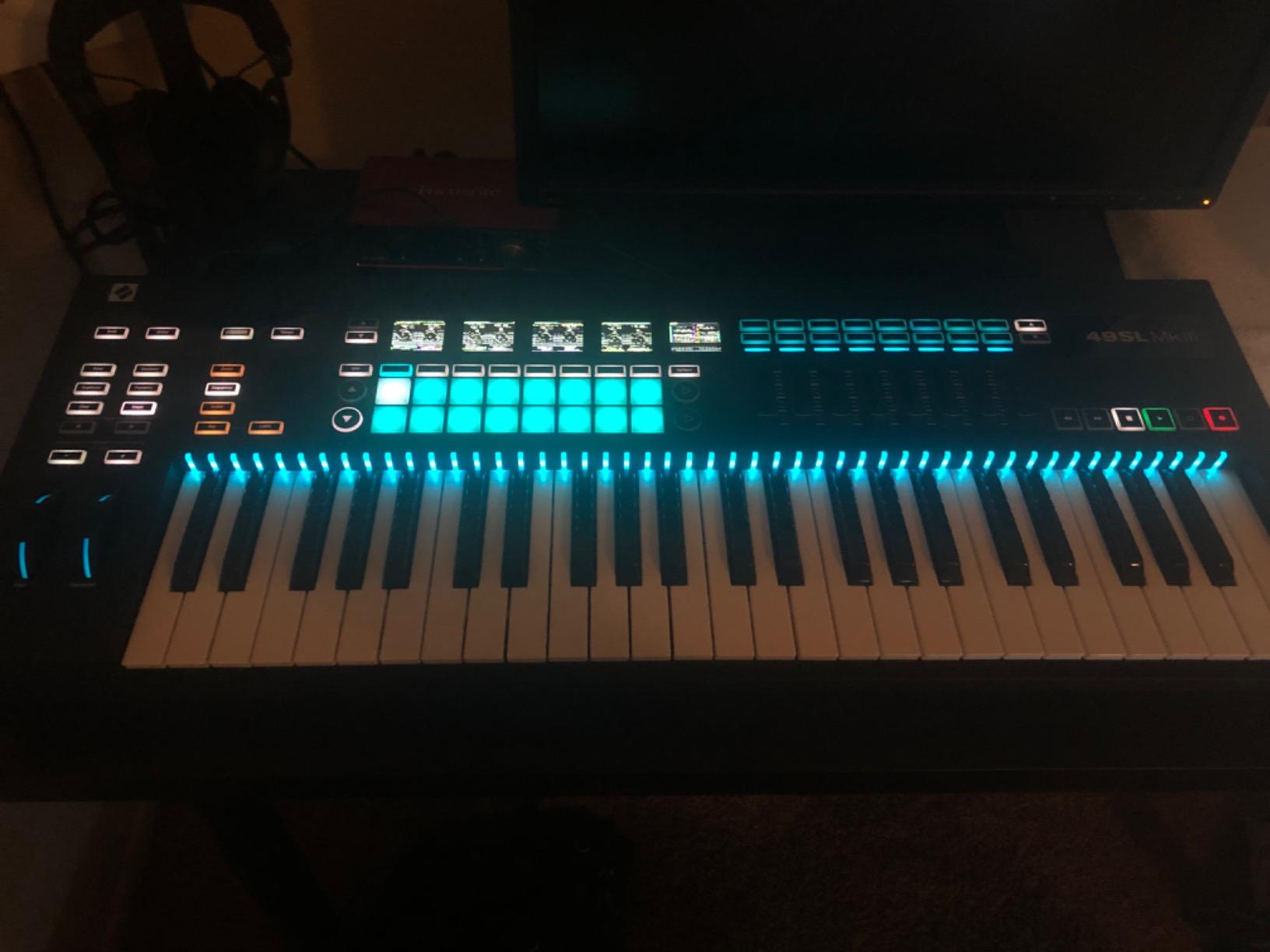 Novation 61SL MkIII 61-Key MIDI Controller Keyboard and Sequencer with RGB LED Per Key, 8-Track Sequencer, 5 LCD Screens, MIDI I/O, CV/Gate Out customer photo 2