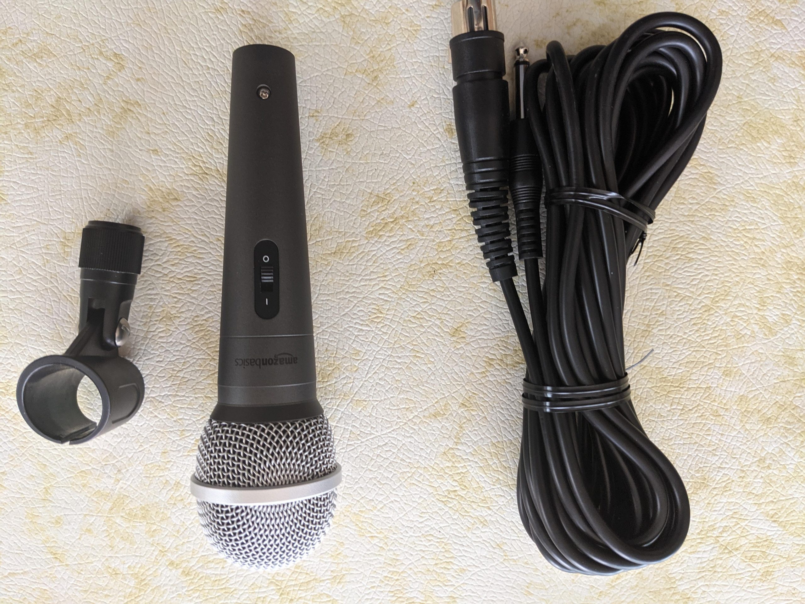Amazon Basics Dynamic Vocal Microphone with Cable for Podcasting, Recording, Broadcasting, Live Performance, Karaoke, Cardioid Pattern customer photo 2