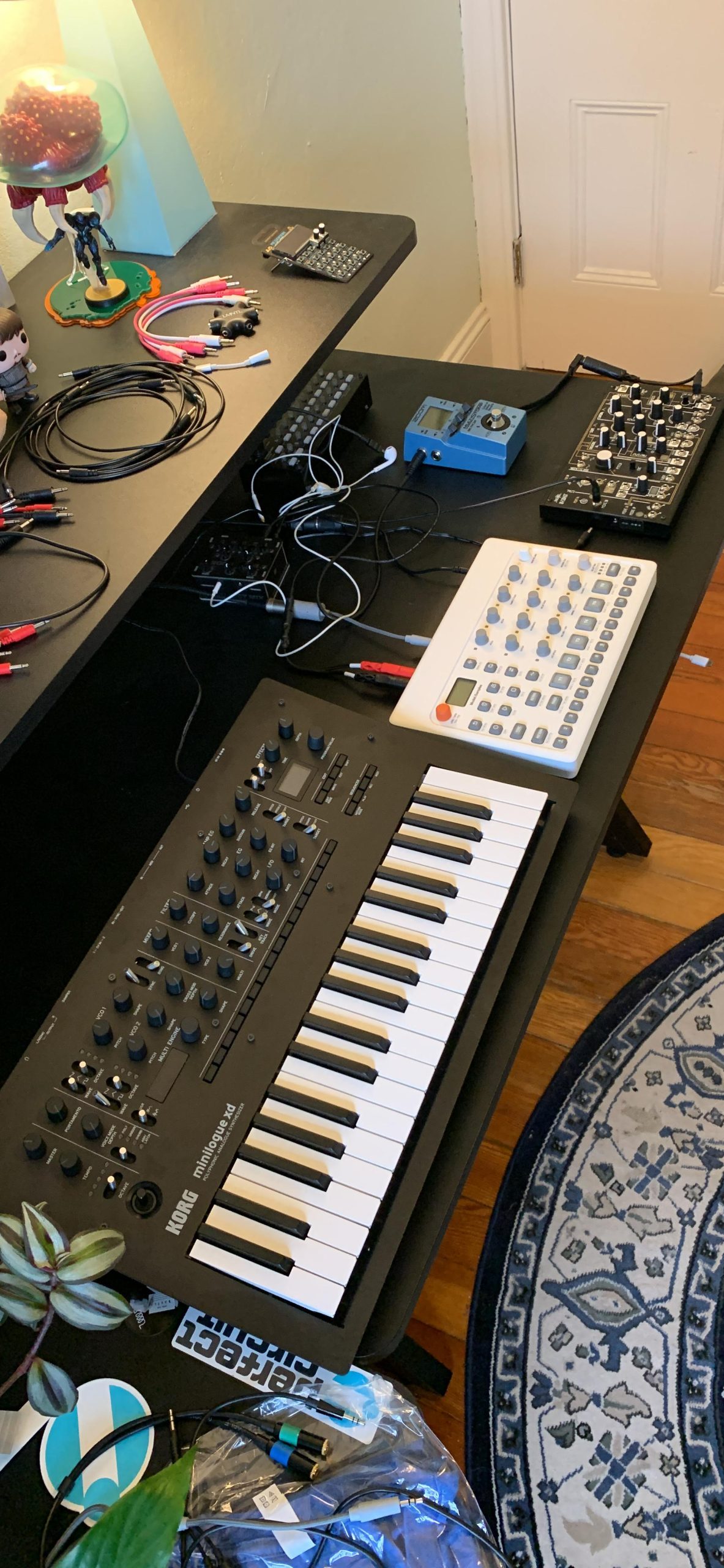 Korg minilogue xd 37-key Polyphonic Analog Synthesizer w/ 16-step Sequencer, 4 Voices and OLED Oscilloscope | 37 Slim Velocity-Sensitive Keys, 4-Voice Analog Plus Multi Digital Engine, 16-Step Polyphonic Sequencer, OLED Oscilloscope customer photo 2