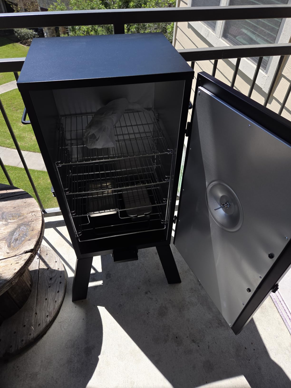 Masterbuilt 30-inch Electric Vertical BBQ Smoker with Analog Temperature Control, 535 Cooking Square Inches, Black, Model MB20070210 customer photo 2