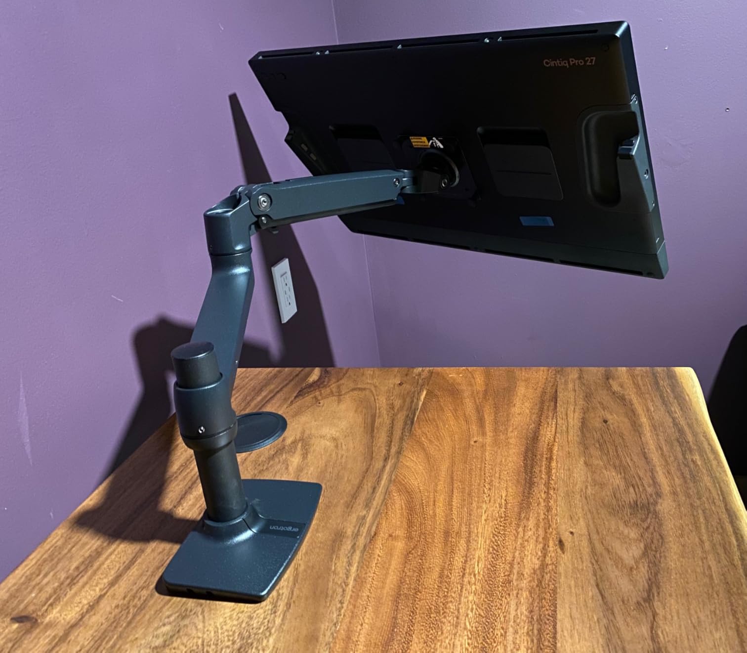 Ergotron – LX Monitor Arm, Single Monitor Desk Mount – fits Flat Curved Ultrawide Computer Monitors up to 34 Inches, 7 to 25 lbs, VESA 75x75mm or 100x100mm – Matte Black customer photo 2