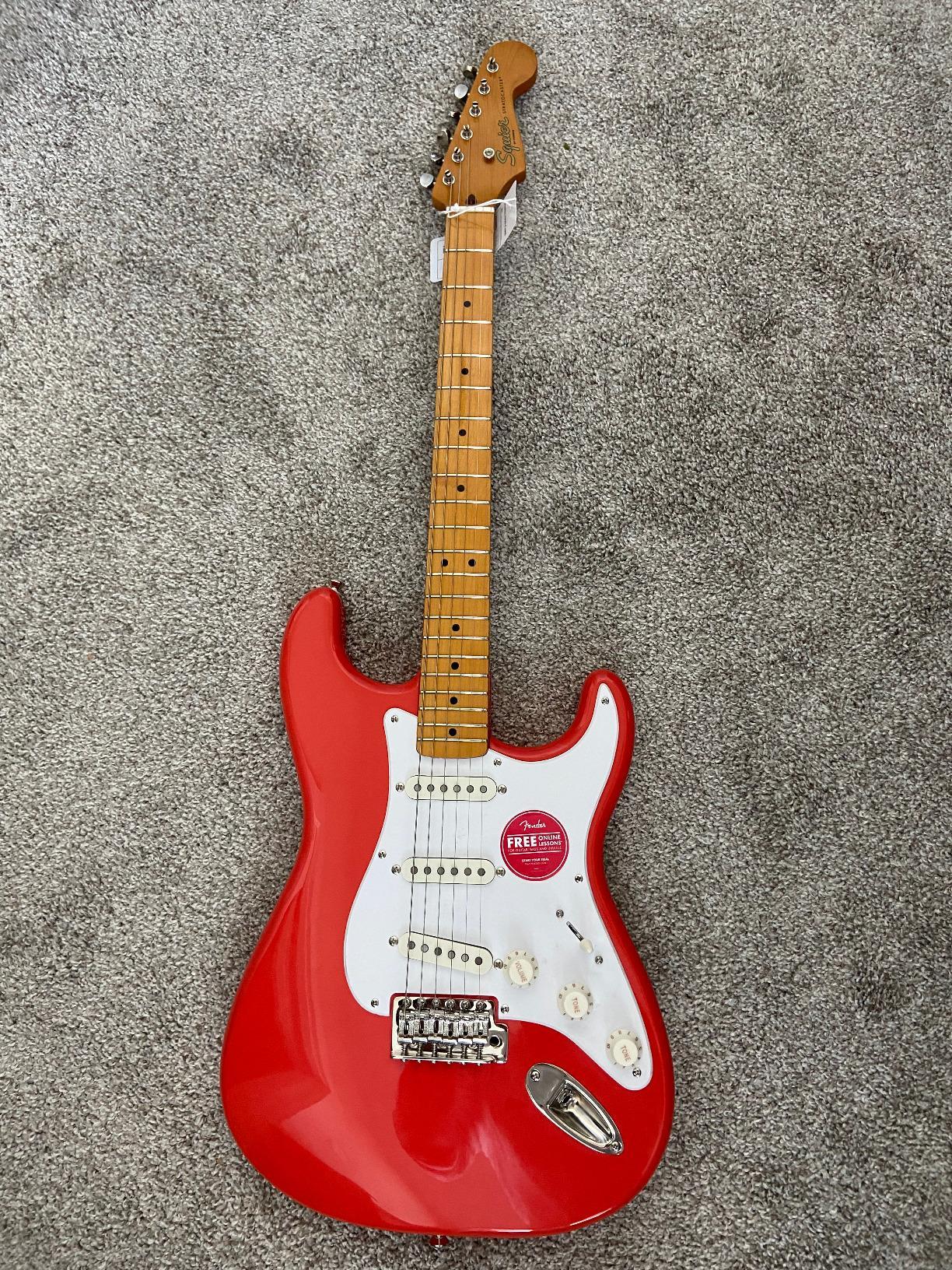 Squier Classic Vibe 60s Stratocaster Electric Guitar, Candy Apple Red customer photo 1