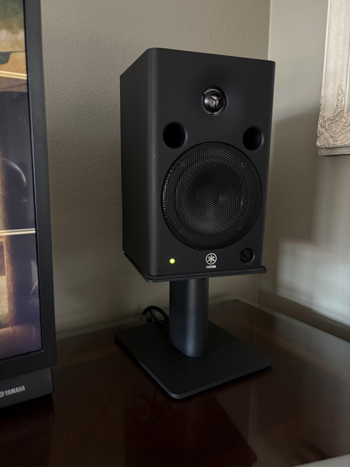Kanto SP6HD Desktop Speaker Stands for Medium/Large Bookshelf Speakers & Mid-Size/Full-Size 4