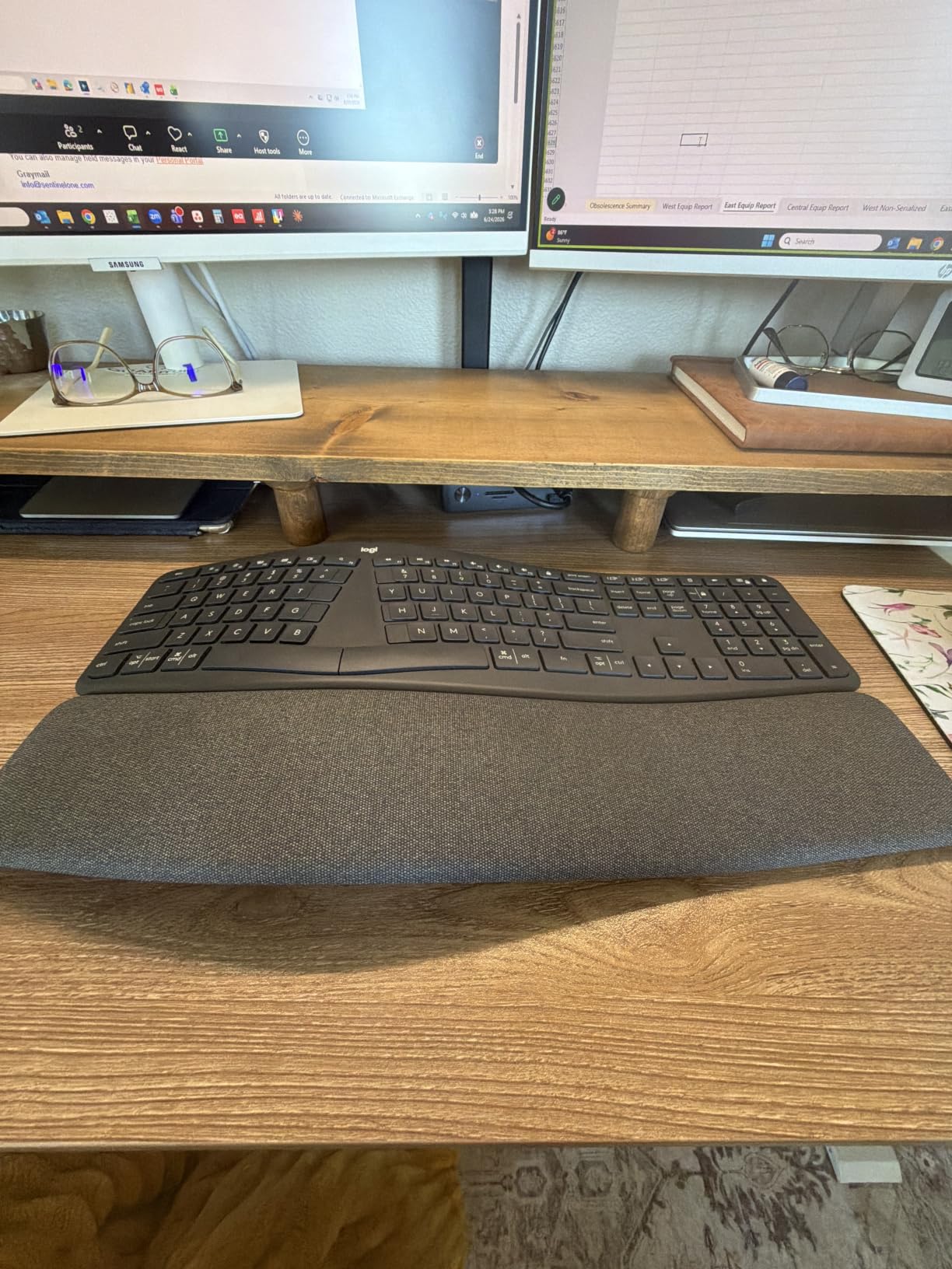 Logitech Ergo K860 Wireless Ergonomic Split Keyboard with Wrist Rest | Curved split keyframe, pillowed wrist rest, Bluetooth, USB connectivity with included USB Receiver, Windows Mac compatible customer photo 2