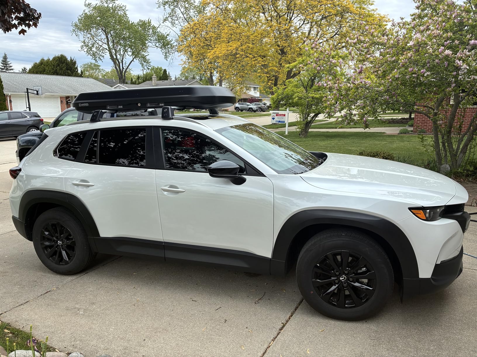 INNO ROOF Box 320 Matte Black 9cu ft, Cargo Box, Low Profile, Cargo Box, Dual‑Side Opening with Locks, Made in Japan, Compatible with Aero & Square Bars, for SUVs, Wagons, EVs, Trucks, Cars customer photo 1