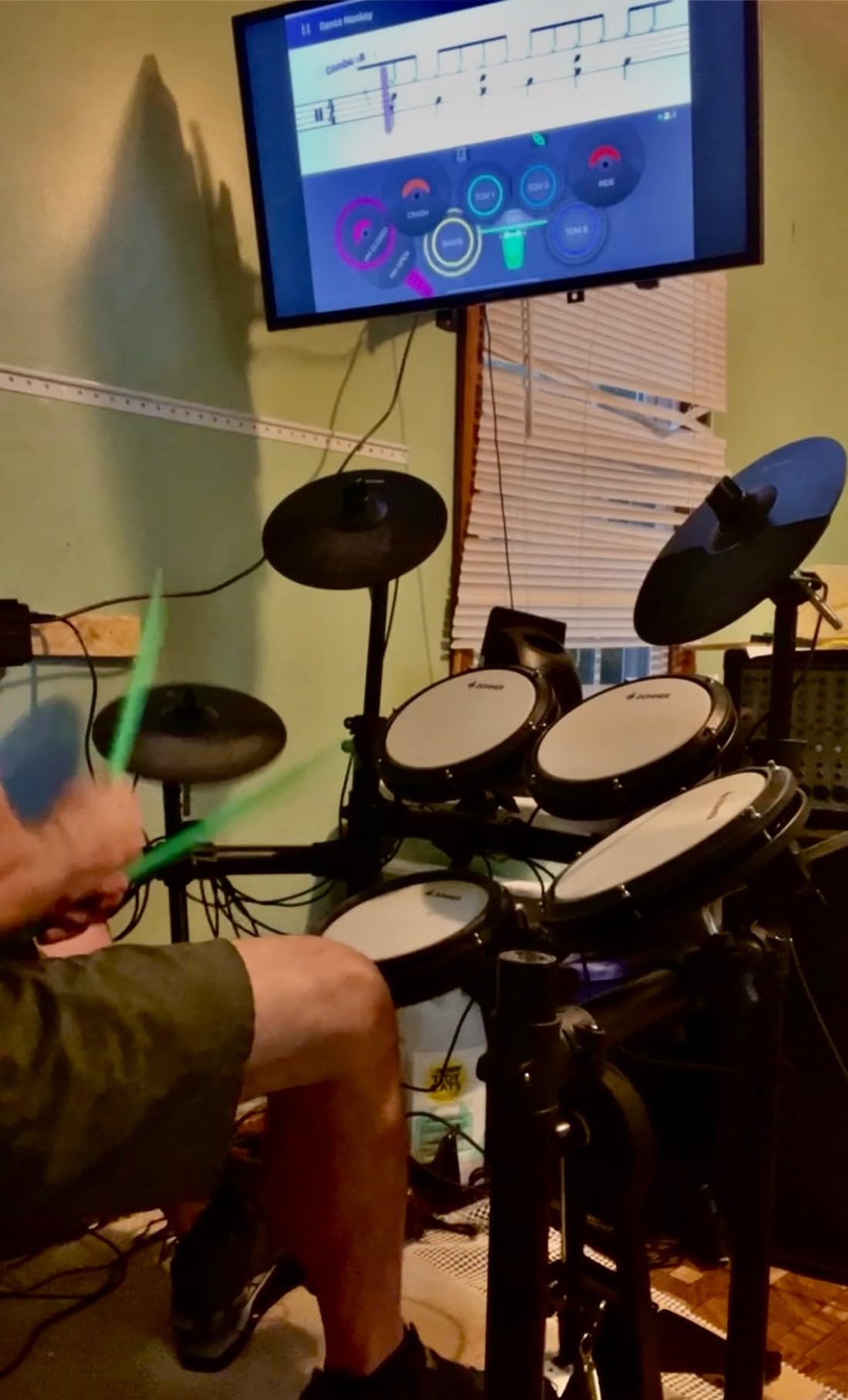 Donner DED-200 Electric Drum Set with Quiet Mesh Drum Pads, 2 Cymbals w/Choke, 31 Kits and 450+ Sounds, Throne, Headphones, Sticks, USB MIDI, Melodics Lessons (5 Pads, 3 Cymbals) customer photo 2