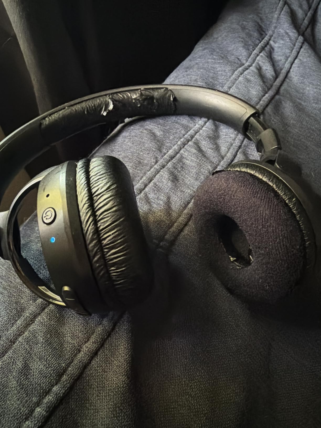 JBL Tune 510BT - Bluetooth headphones with up to 40 hours battery, microphone for call, foldable and comfortable, Android and iOS compatible (White) customer photo 1