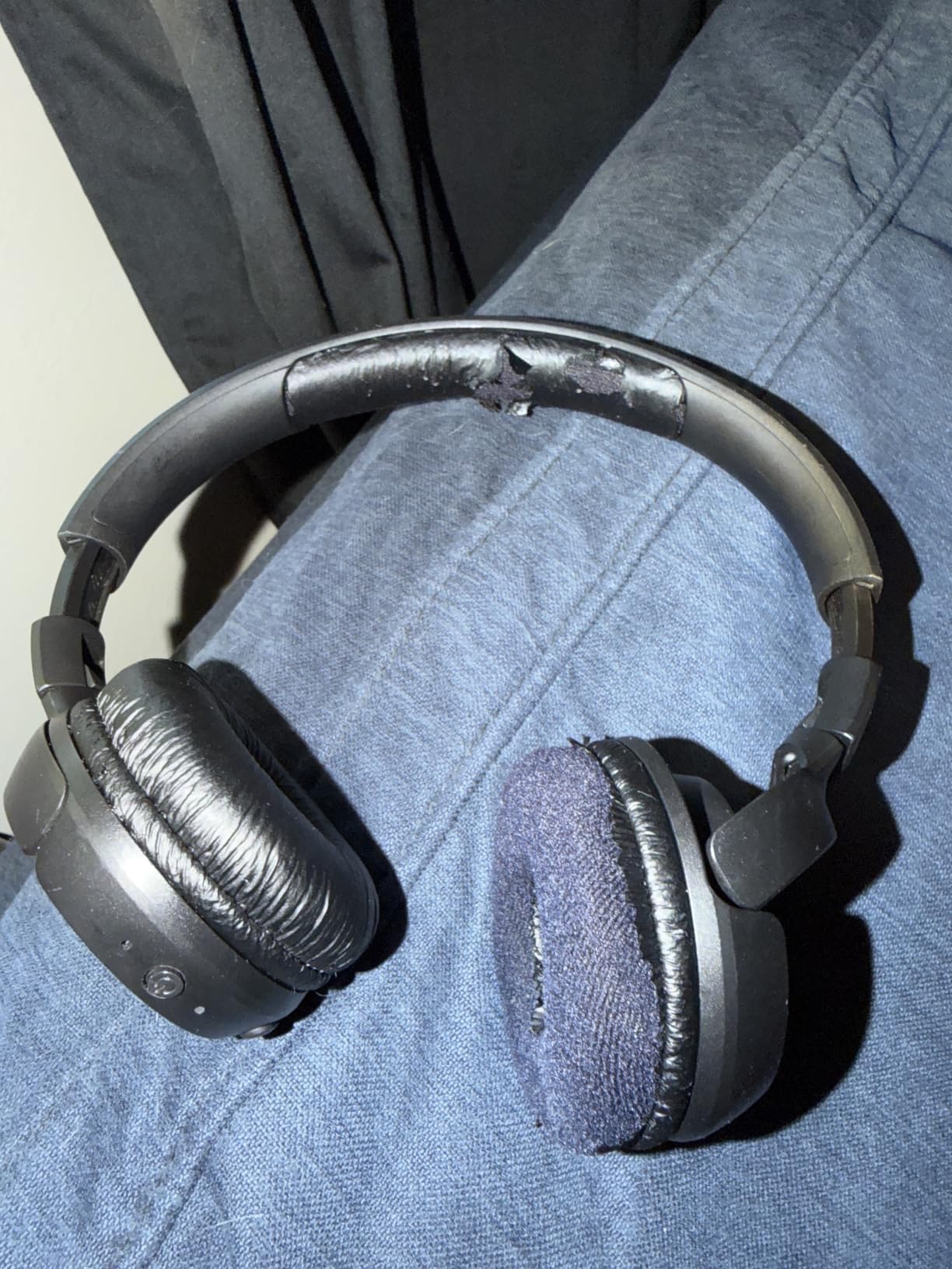 JBL Tune 510BT - Bluetooth headphones with up to 40 hours battery, microphone for call, foldable and comfortable, Android and iOS compatible (White) customer photo 2