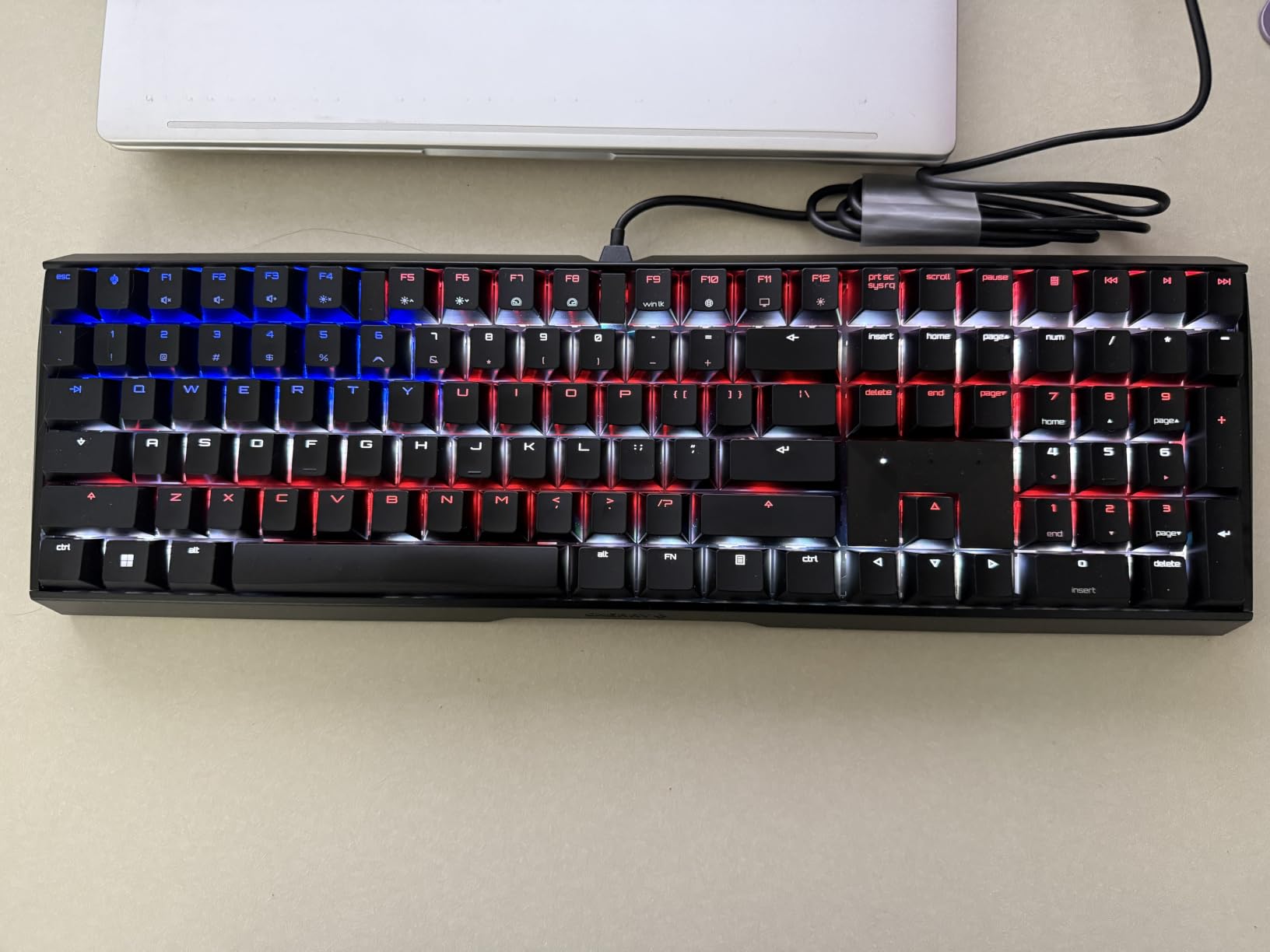Cherry MX 3.0S, Wired Mechanical Gaming Keyboard, Robust Aluminum Housing, RGB-Lighting, Full Key Rollover, Anti Ghosting, MX2A Silent RED Switches, Black customer photo 1