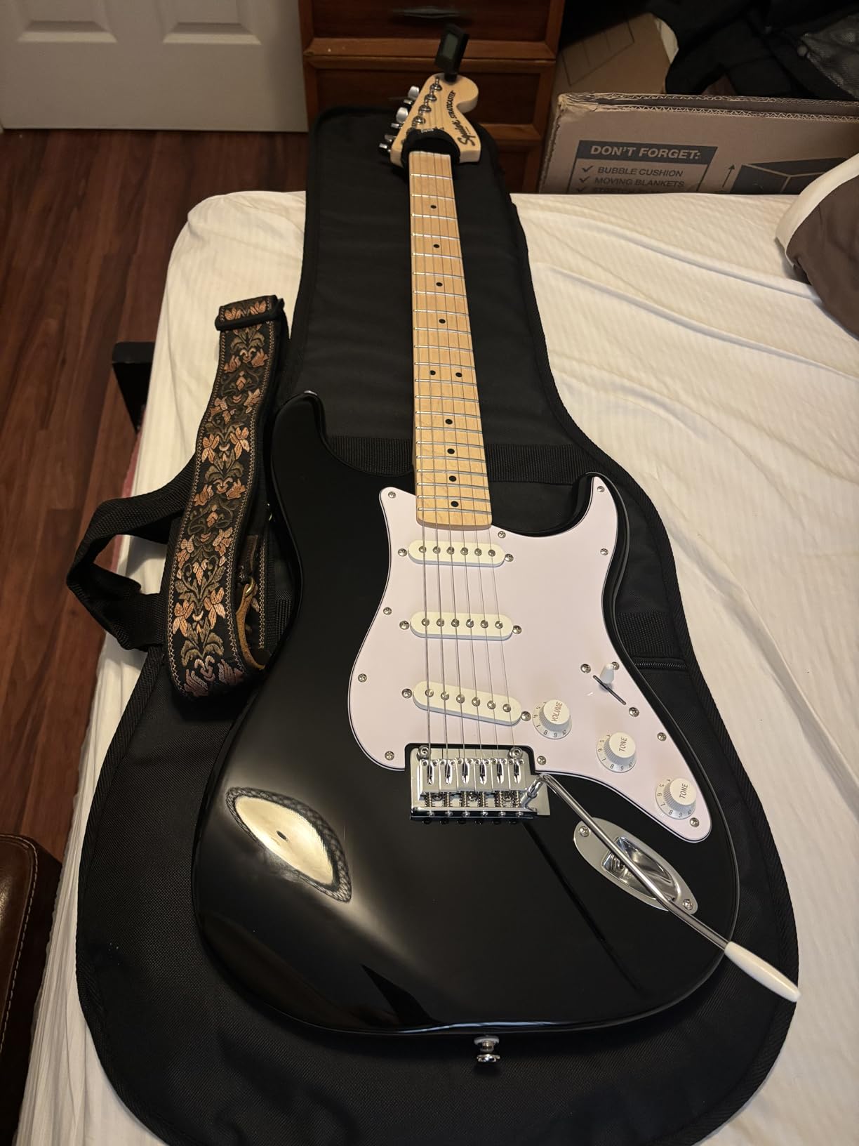 Squier Affinity Series Stratocaster Electric Guitar, 3-Color Sunburst, Laurel Fingerboard customer photo 2