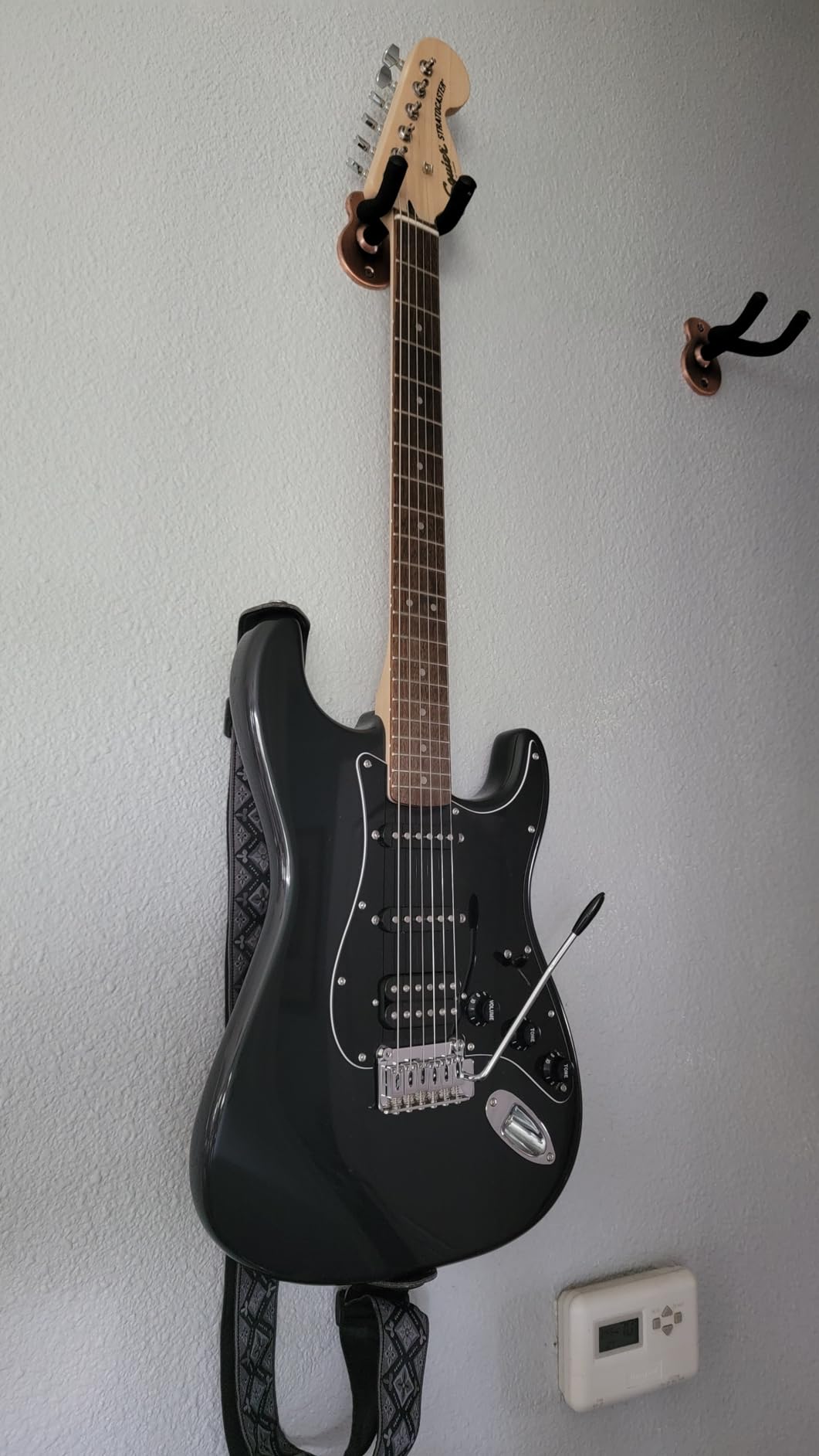 Squier Affinity Series Stratocaster HSS Electric Guitar Pack, Charcoal Frost Metallic, Laurel Fingerboard (Includes Frontman 15G Amp, Gig Bag, Cable, Strap and Picks) customer photo 2