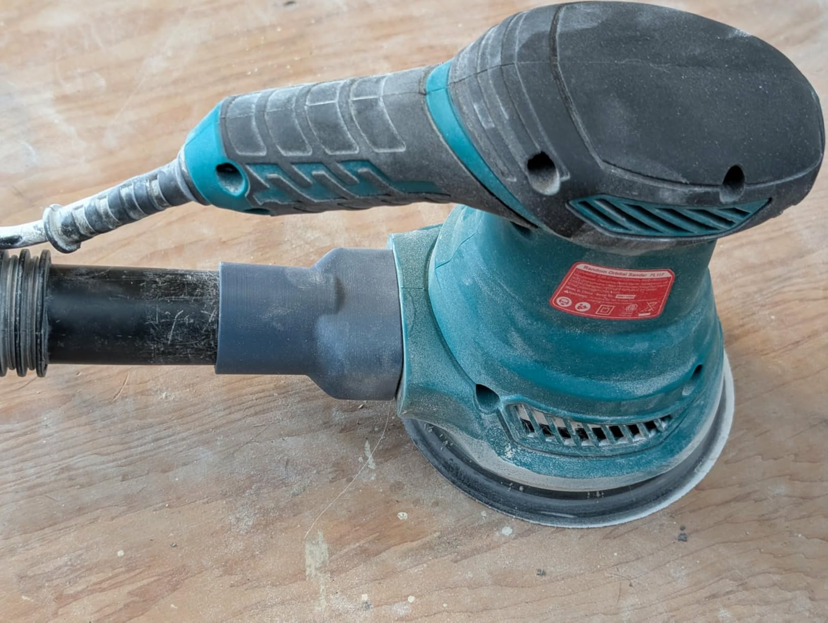 HYCHIKA 5-Inch Random Orbital Sander, 13000RPM Electric Palm Sander with 6 Variable Speeds, Powerful Motor, 12PCS Sandpapers and Efficient Dust Collection Bag, for Woodworking, Finishing and Polishing customer photo 2