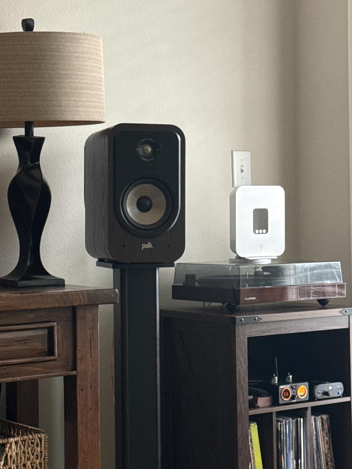 Polk Audio Signature Elite ES20 Bookshelf Speakers - Pair (Walnut) customer photo 2