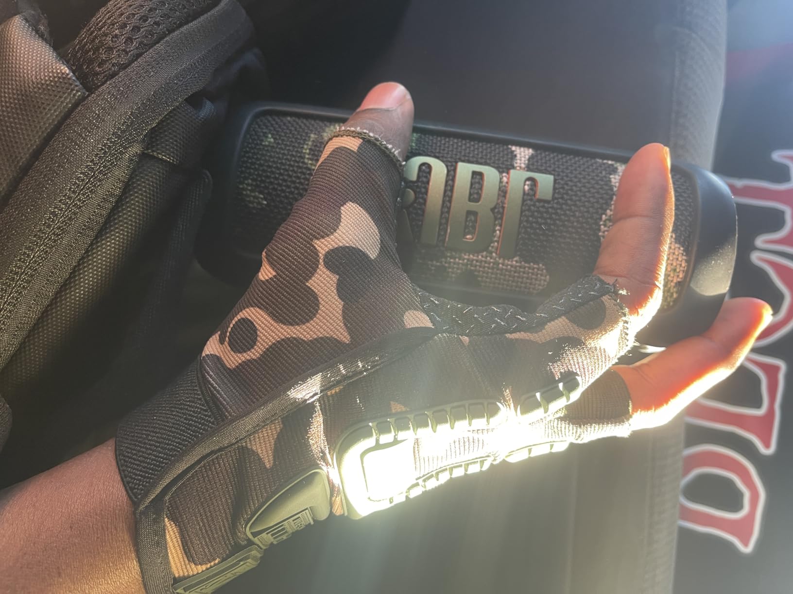 JBL Flip 6 - Portable Waterproof Speaker, Louder More Powerful Sound, IP67 Waterproof and Dustproof, 12 Hours of Playtime, Bold Design customer photo 2