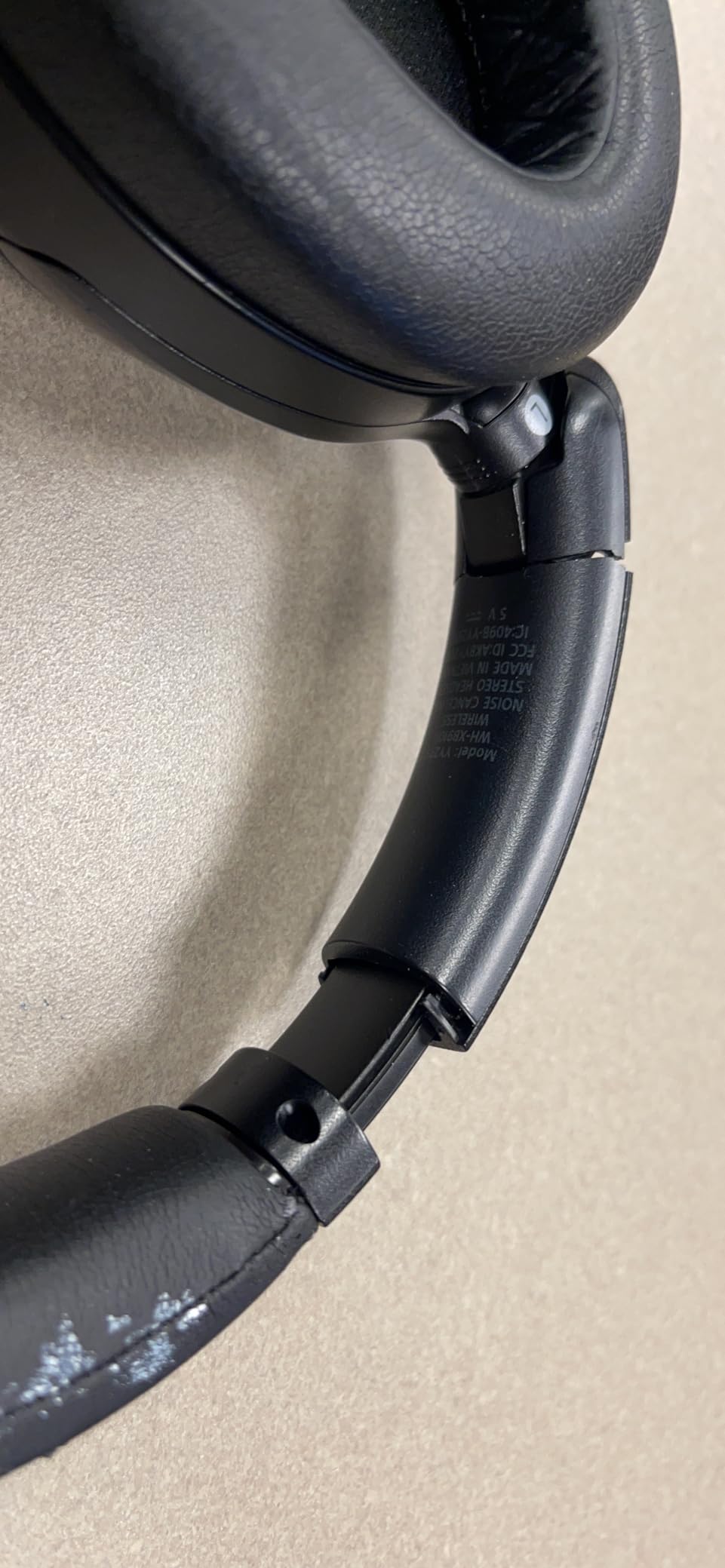 Sony WH-XB910N EXTRA BASS Noise Cancelling Headphones, Wireless Bluetooth Over the Ear Headset with Microphone and Alexa Voice Control, Black customer photo 1