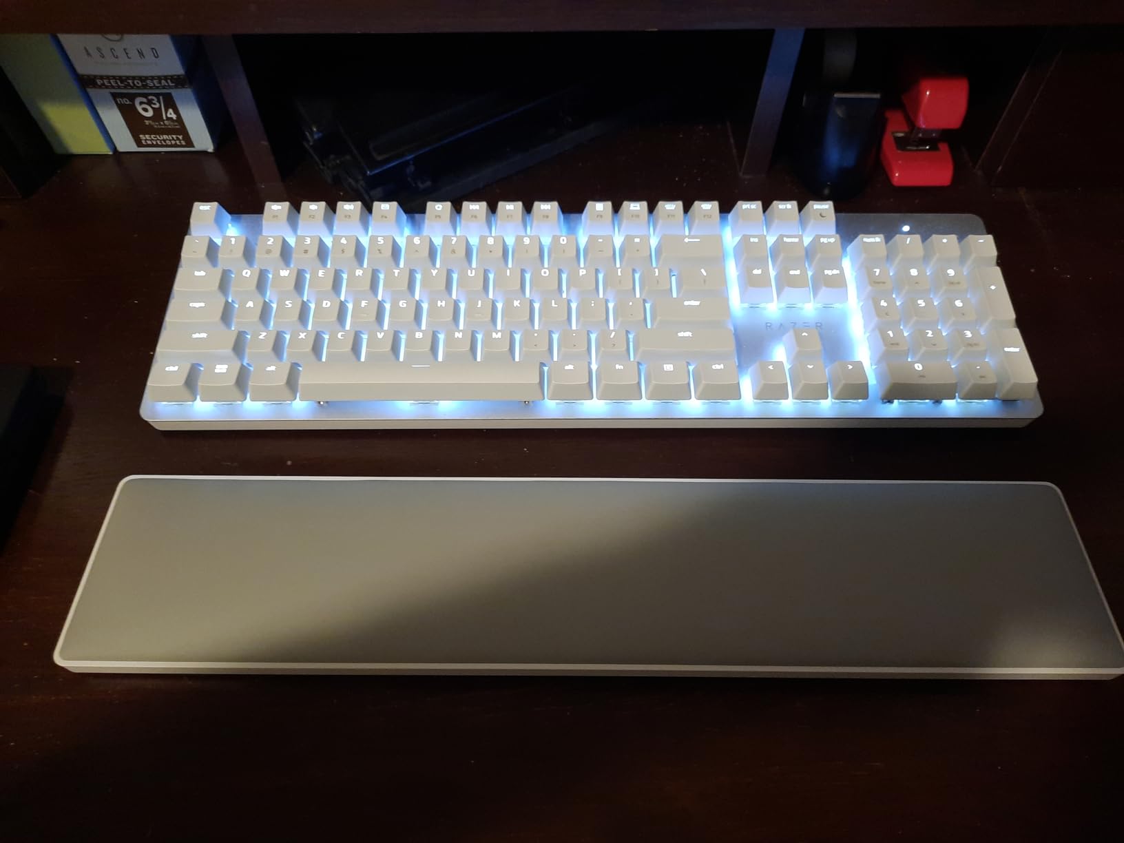Razer Pro Type Ultra Wireless Mechanical Keyboard: Silent, Linear Switches - Ergonomic Design - HyperSpeed Technology - Connect up to 4 Devices - Fully Programmable Keys & Smart Controls customer photo 2