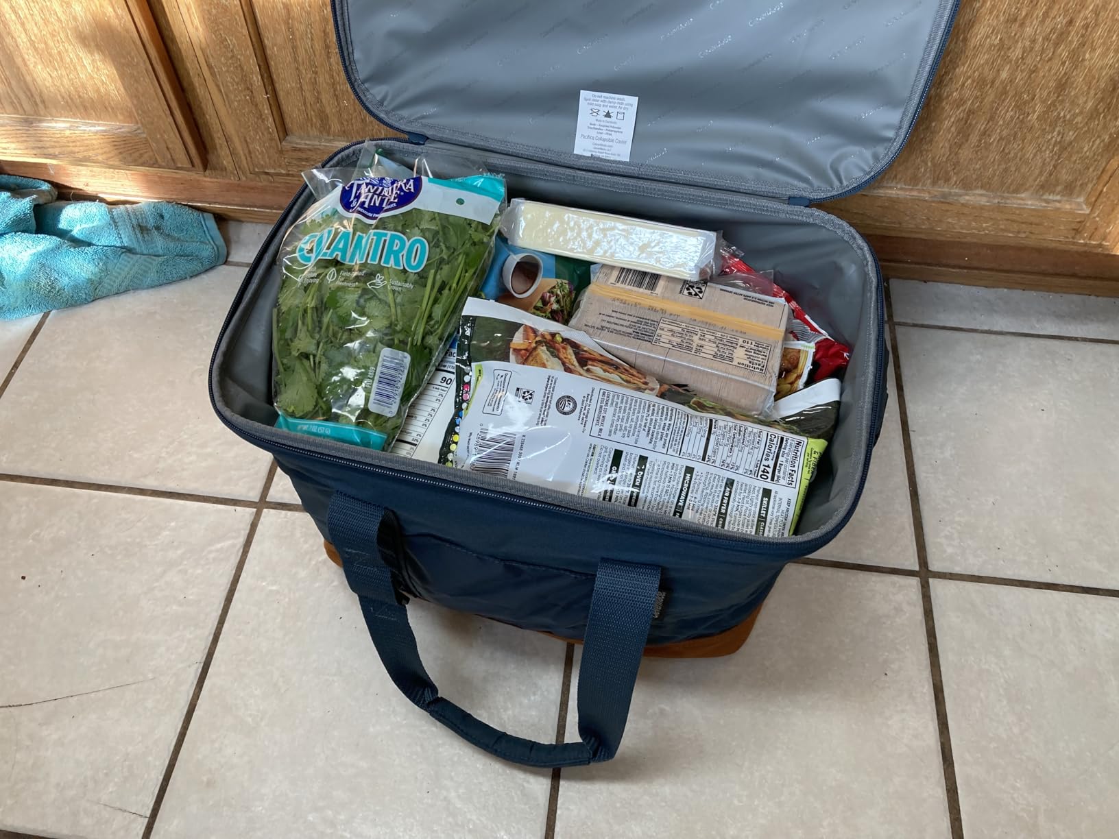 CleverMade Pacifica Collapsible Cooler, Medium | Insulated liner helps keep food and drinks cold, reinforced base, pocket, bottle opener, and shoulder strap customer photo 1