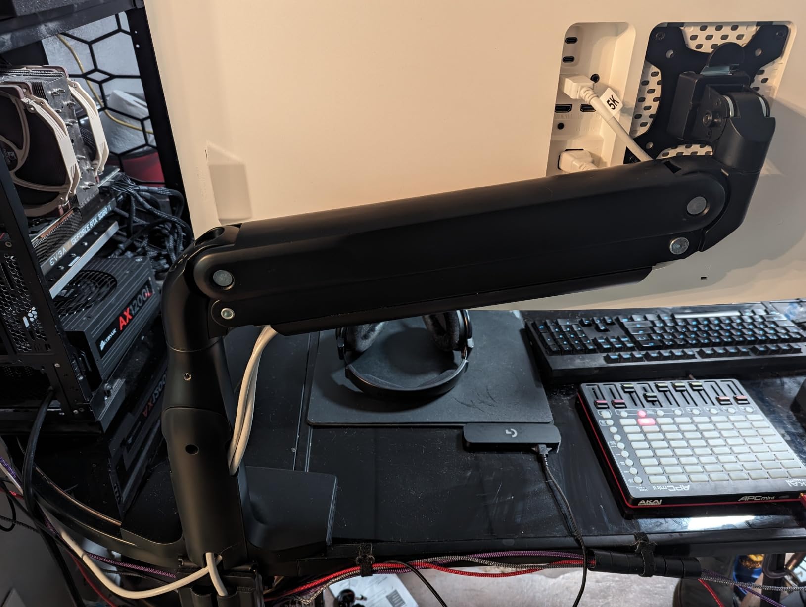 Monoprice Heavy-Duty Single-Monitor Full-Motion Adjustable Gas-Spring Desk Mount for 32-49in Screen Computer Monitor Stand - Workstream Collection customer photo 1