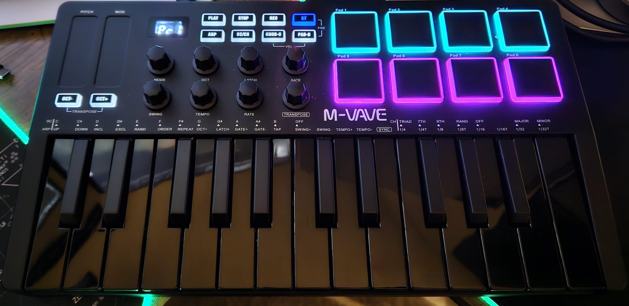 M-VAVE 25 Key USB MIDI Keyboard Controller With 8 Backlit Drum Pads, Bluetooth Semi Weighted Professional dynamic keybed 8 Knobs and Music Production, Software Included (Black) customer photo 2