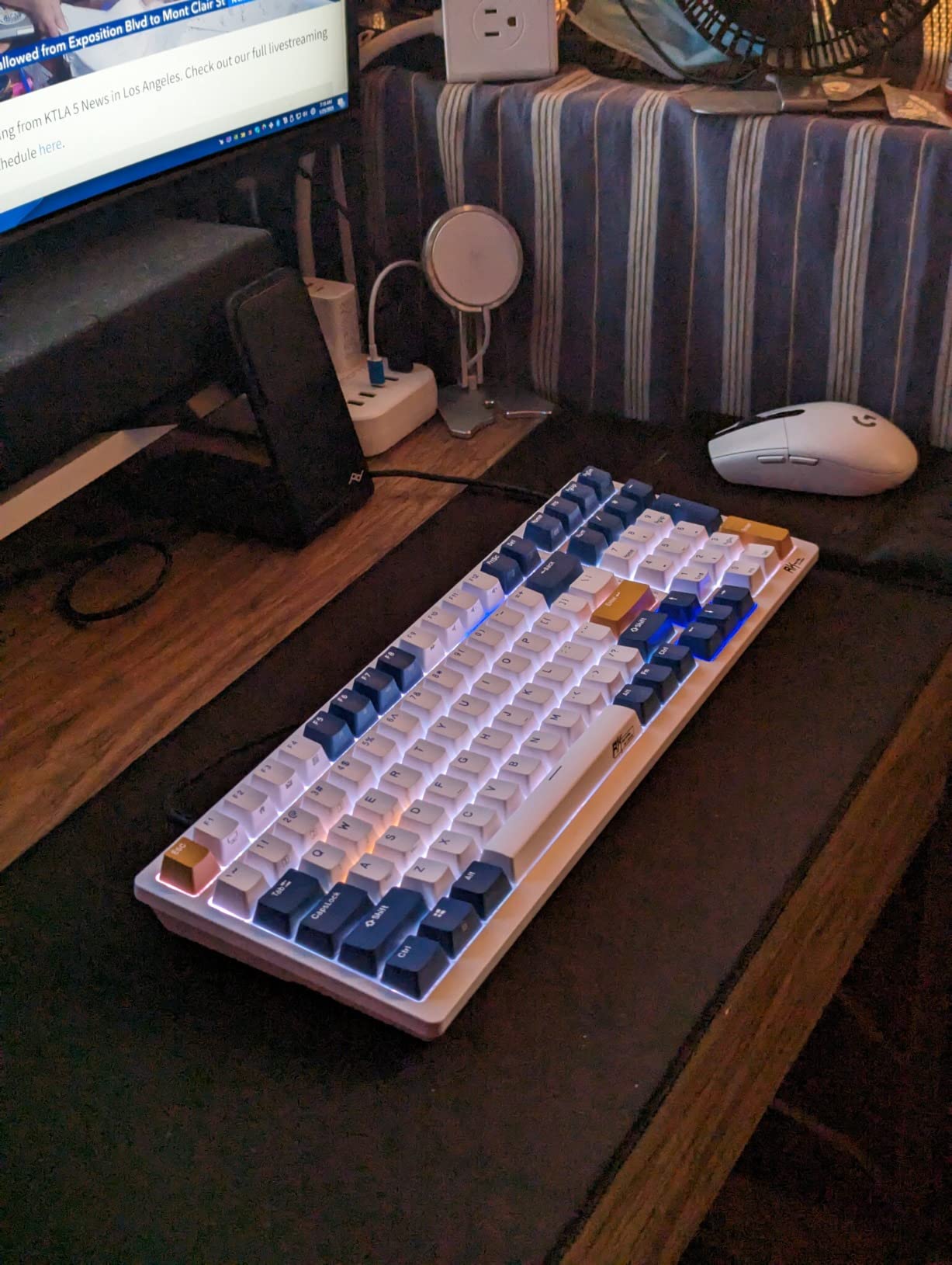 RK ROYAL KLUDGE RK98 Wireless Mechanical Keyboard, 100 Keys 98% Layout with Custom Switches Hot Swappable, Tri-Mode BT5.1/2.4G/USB-C Full Size Gaming Keyboard with Numpad RGB, Brown Switch customer photo 1