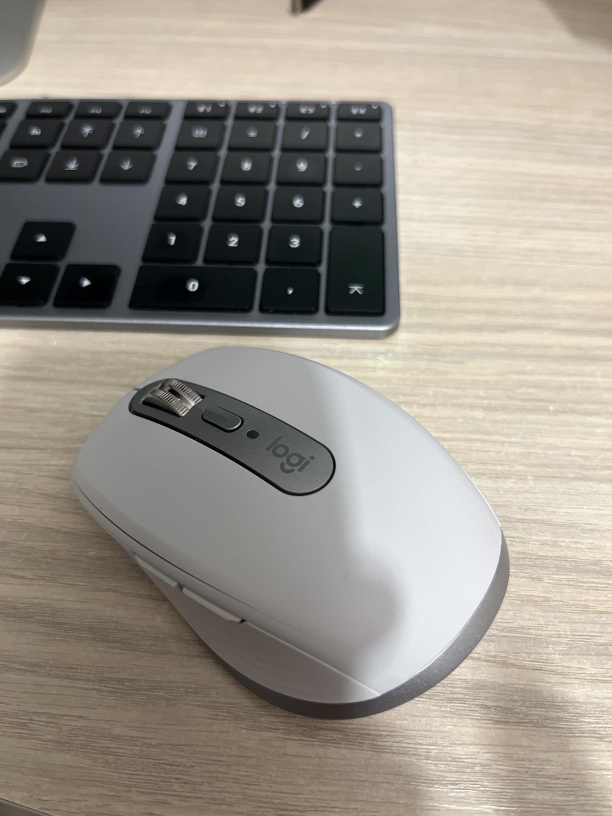 Logitech MX Anywhere 3S Compact Wireless Mouse, Fast Scrolling, 8K DPI Any-Surface Tracking, Quiet Clicks, Programmable Buttons, USB-C, Bluetooth, Windows PC, Linux, Chrome, Mac - Graphite customer photo 2