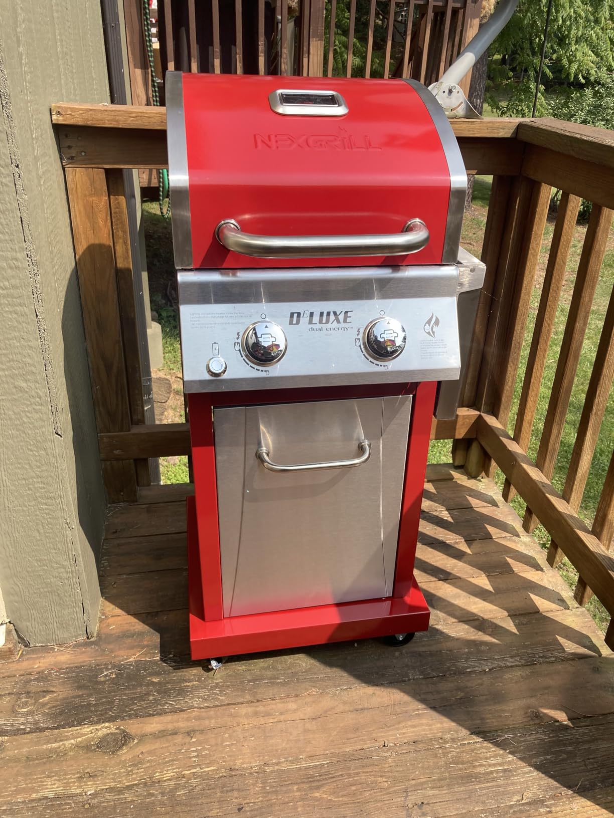 Nexgrill Deluxe 2-Burner Gas Grill, Compact with Foldable Shelves in Red | 28,000 BTU, Built-In Thermometer, 401 Sq In Cooking Space customer photo 2