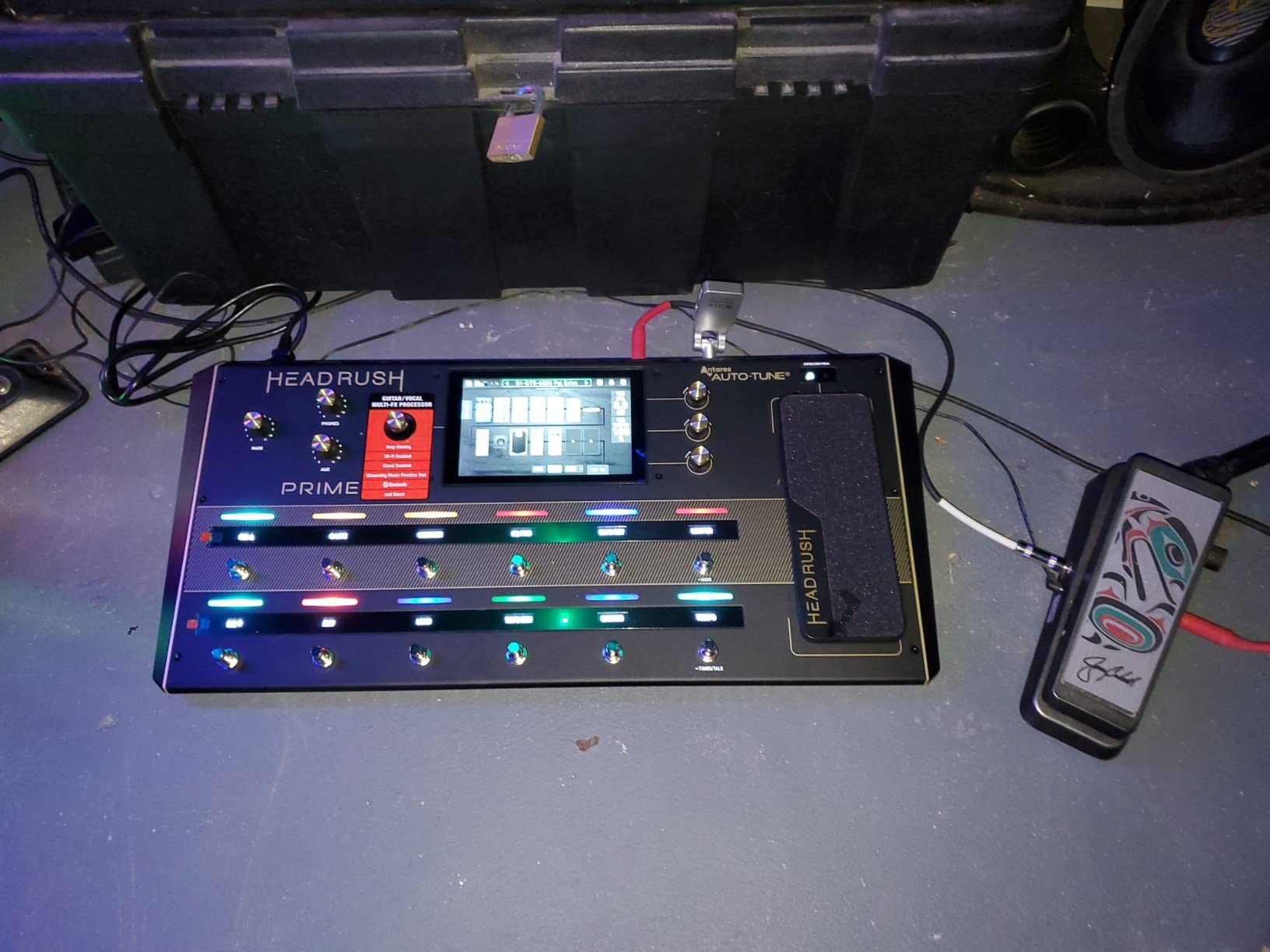 Headrush Prime Multi-Effects Pedal with Amp Cloner, Looper, Auto-Tune, Wi-Fi, Bluetooth, Touchscreen customer photo 2
