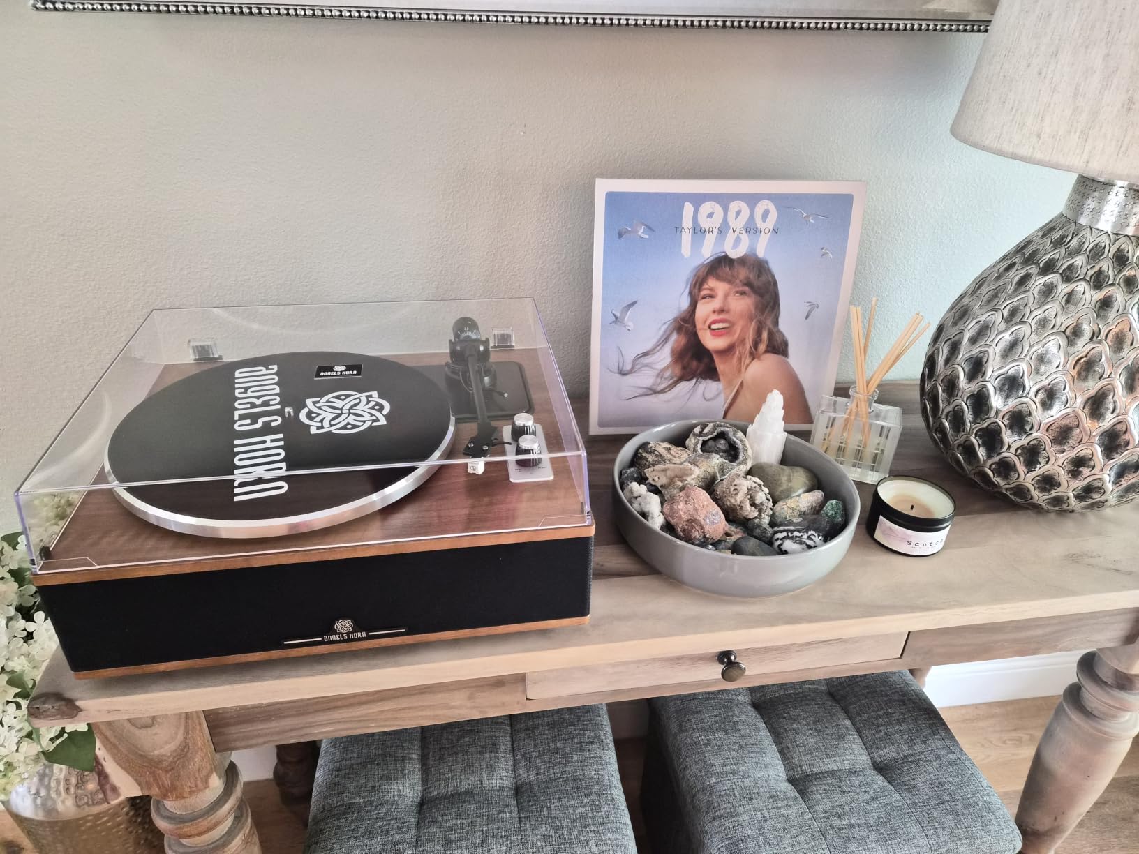ANGELS HORN Bluetooth Vinyl Record Player with Built-in Speakers, Vintage Turntable for Beginners, Magnetic Cartridge AT-3600L, Belt Drive 2-Speed, for Music Lovers customer photo 2