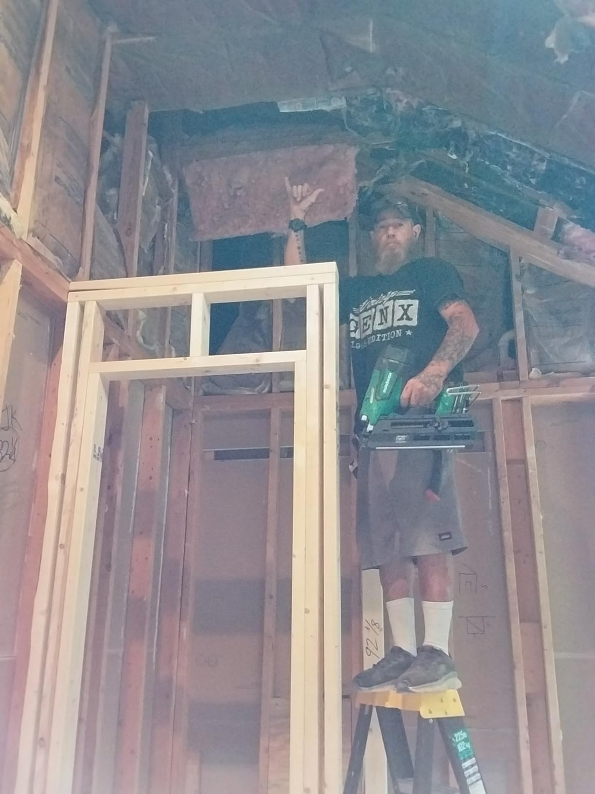 Metabo HPT 18V MultiVolt Cordless 21 Degree Framing Nailer Kit, 3-1/2 Inch Plastic Strip with 4.0Ah Lithium Ion Battery, NR1890DRST customer photo 2
