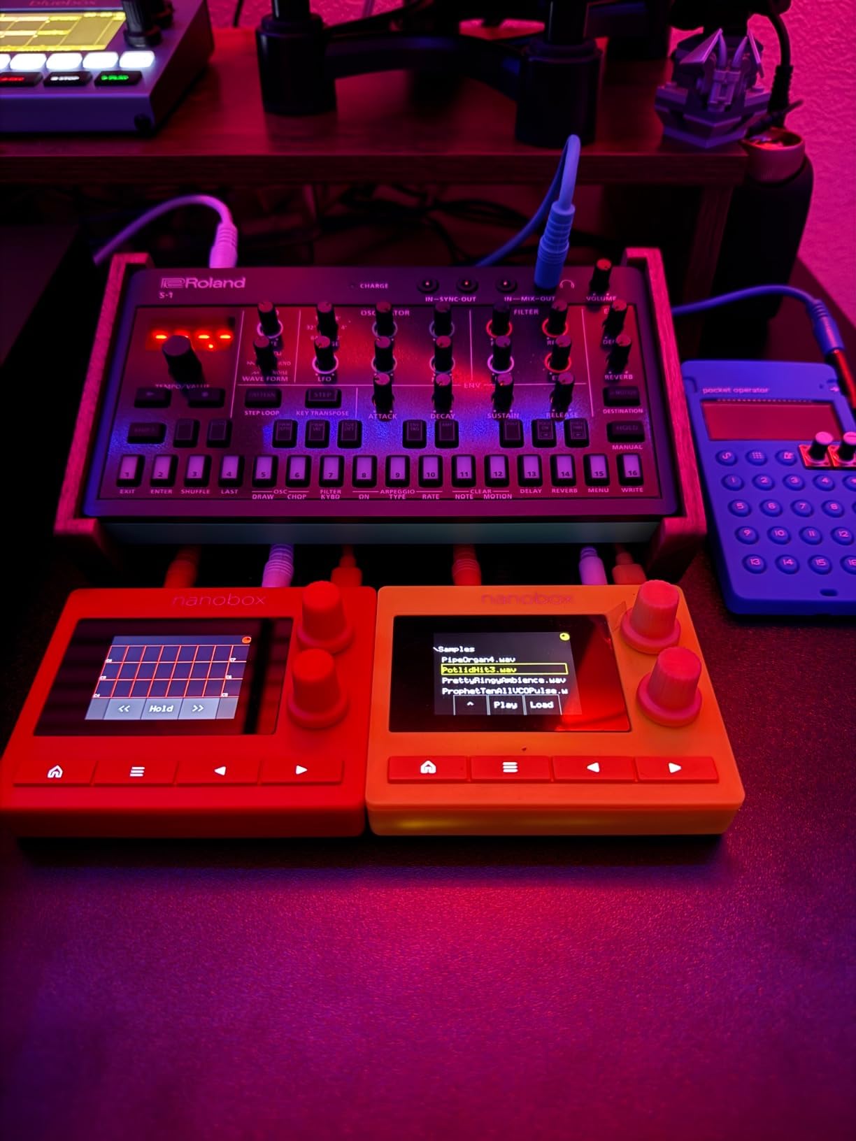 Roland AIRA Compact S-1 Tweak Synth | Ultra-Portable Micro Polysynth with Advanced Tools | D-Motion Sound Control customer photo 1