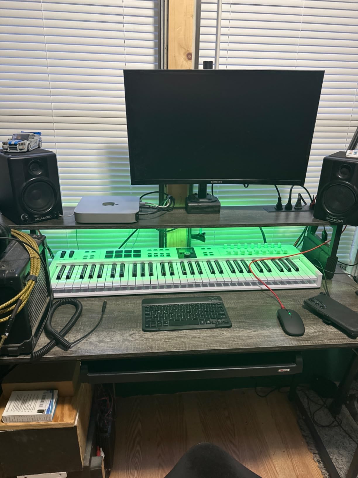 Arturia KeyLab Essential mk3 61-Key USB MIDI Keyboard Controller with Analog Lab V Software Included, 8 Touch and Pressure Pads, 9 Encoders, 9 Faders customer photo 1