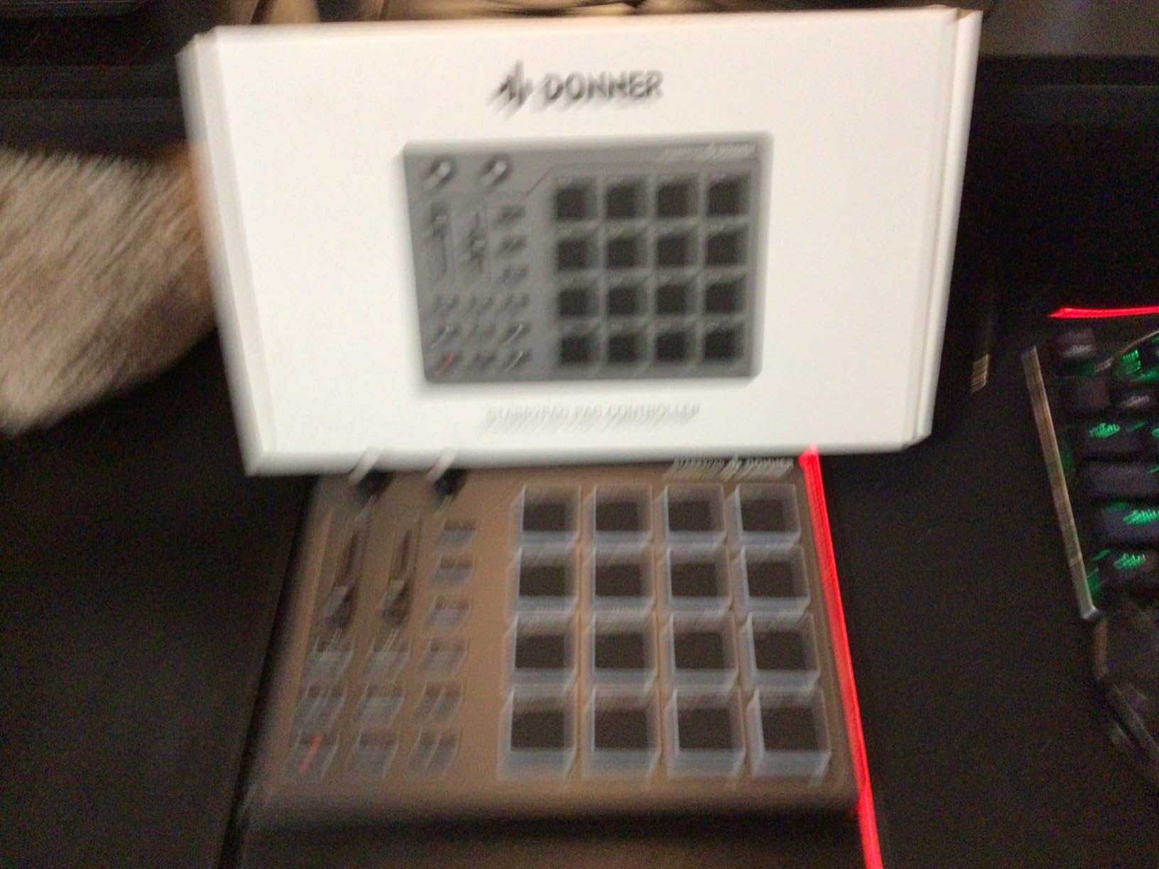 Donner MIDI Pad Beat Maker Machine Professional, Drum Machine with 16 Beat Pads, 2 Assignable Fader & Knobs and Music Production Software, STARRYPAD customer photo 2