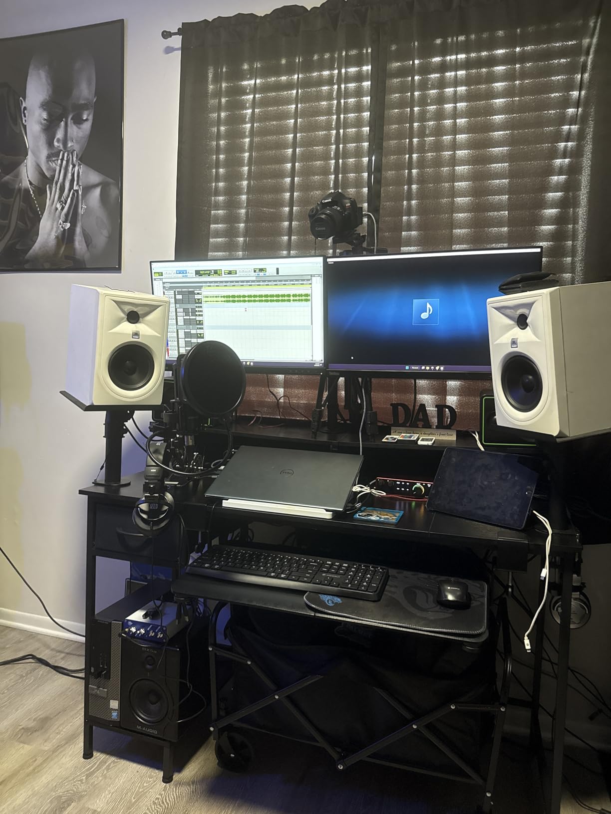 Focusrite Scarlett 2i2 4th Gen USB Audio Interface for Recording, Songwriting, Streaming and Podcasting - High-Fidelity, Studio Quality Recording | 2 Mic Preamps, 2 Hi-Z Instrument Inputs, 24-Bit/192kHz, 120dB Dynamic Range, Auto Gain, Clip Safe, Air Modes customer photo 1