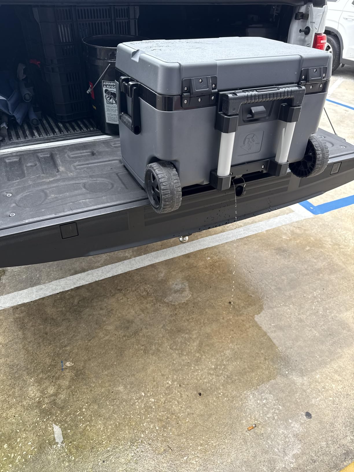 Igloo Trailmate 52Qt Wheeled Cooler, Insulated Hard Shell Ice Chest, Carbonite customer photo 1
